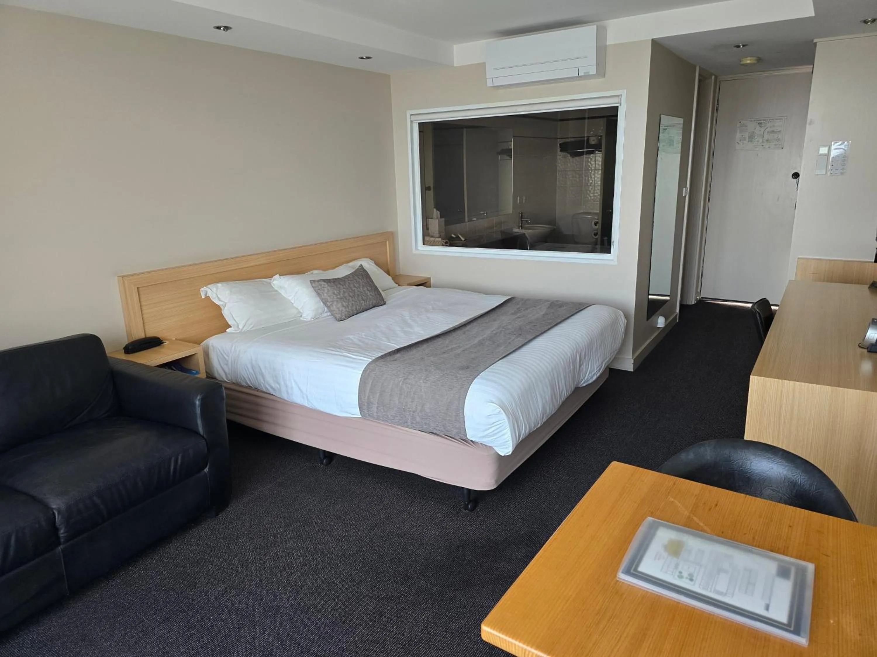 Bed in Richmond Henty Hotel