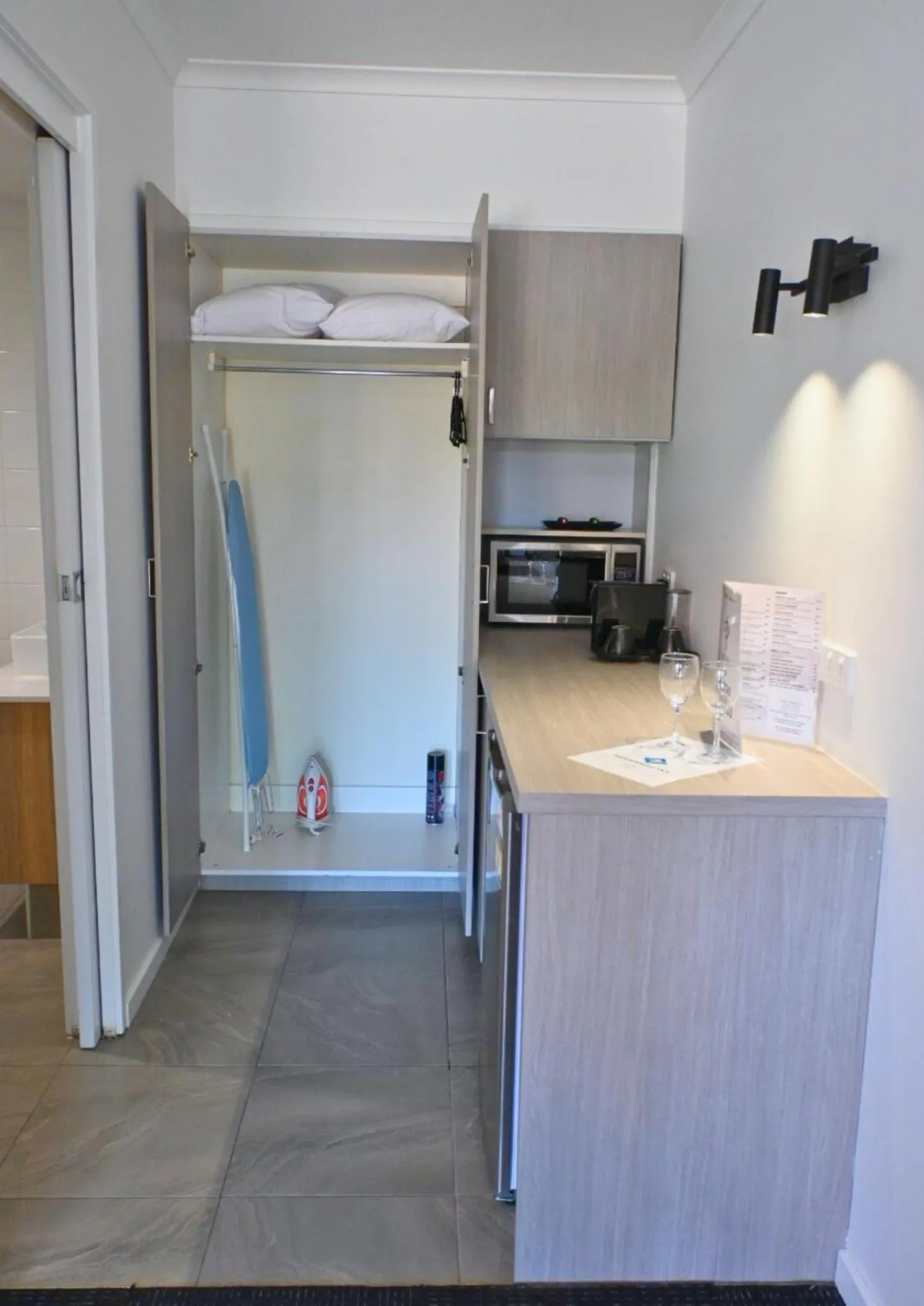 Coffee/tea facilities in Peppermill Inn Motel