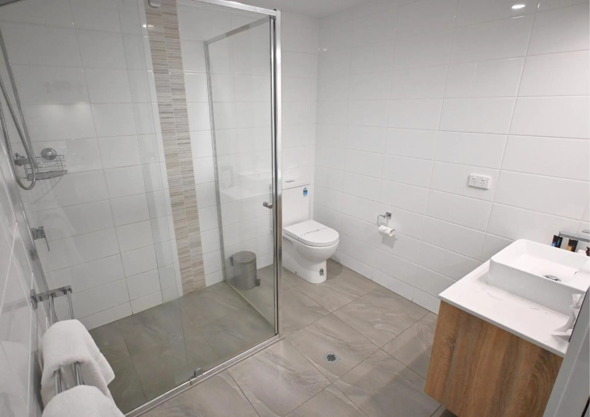 Bathroom in Peppermill Inn Motel