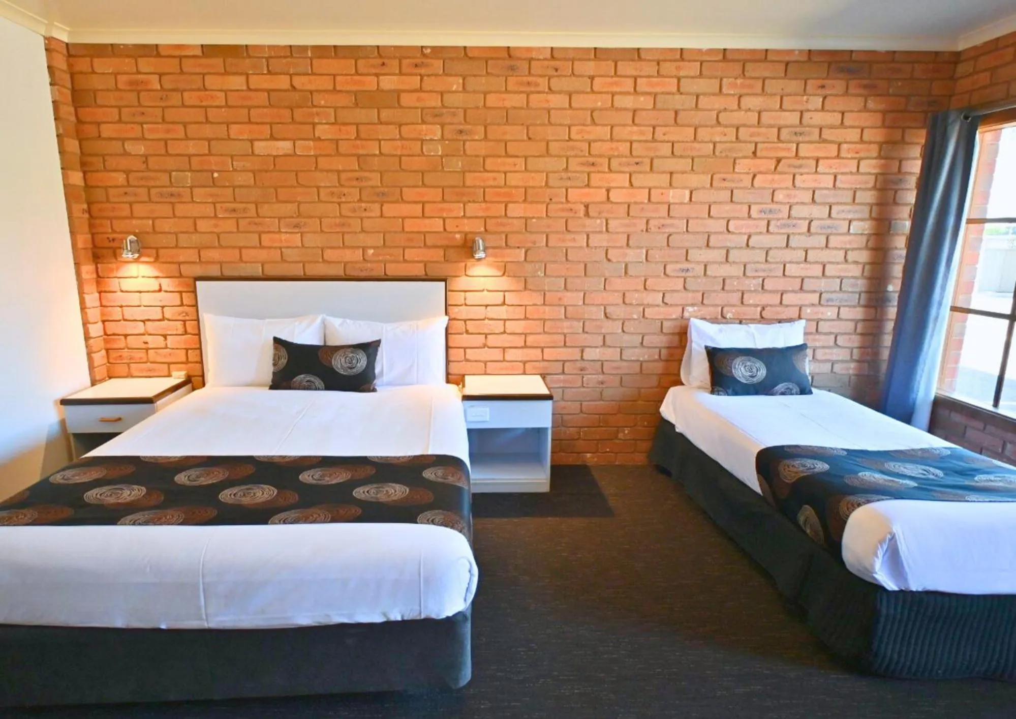 Bedroom, Bed in Peppermill Inn Motel