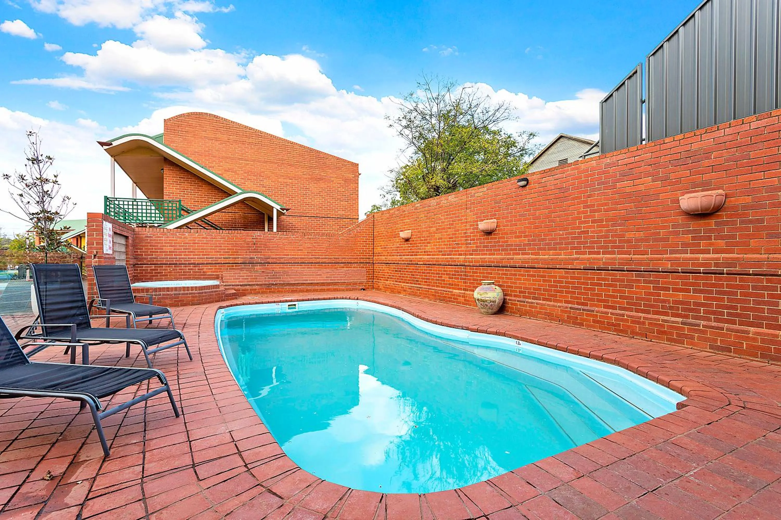 Restaurant/places to eat in Comfort Inn Lady Augusta