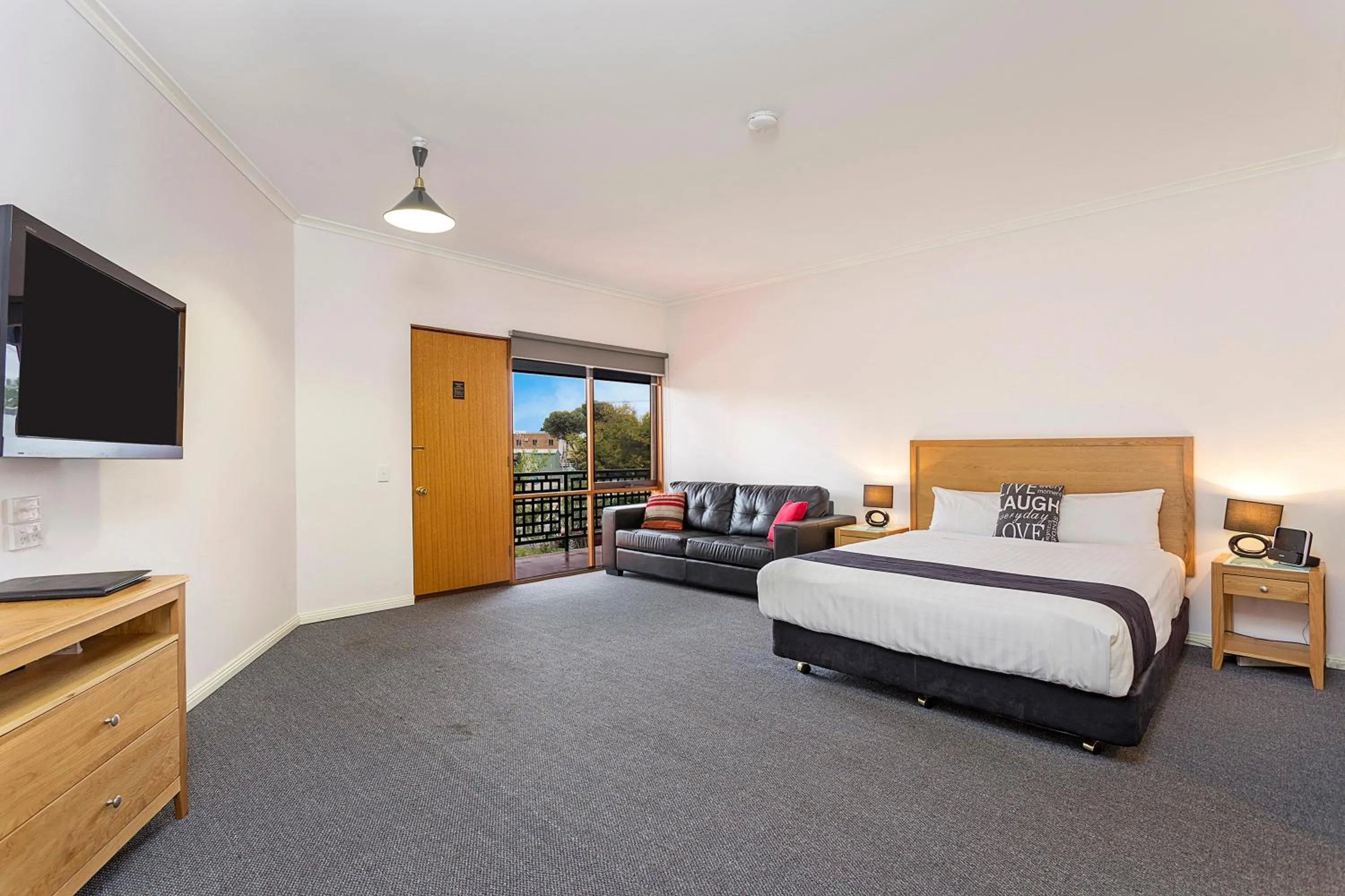 Restaurant/places to eat, Bed in Comfort Inn Lady Augusta