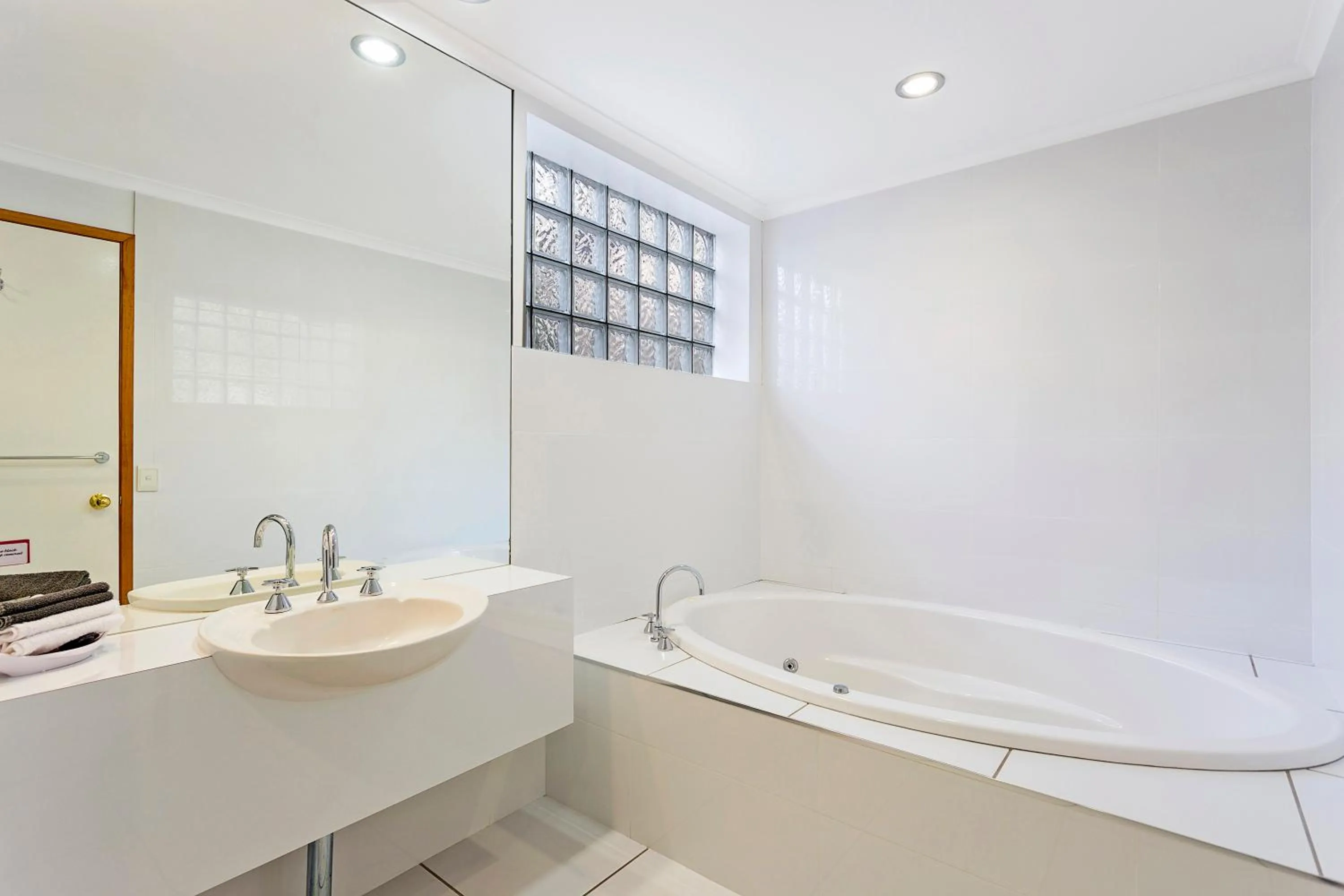 Restaurant/places to eat in Comfort Inn Lady Augusta