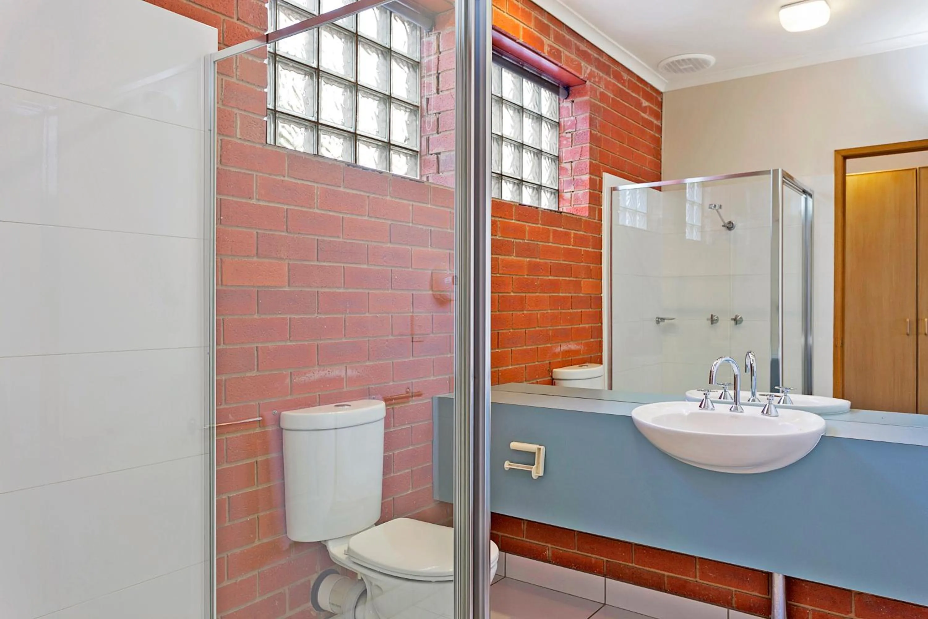 Restaurant/places to eat in Comfort Inn Lady Augusta