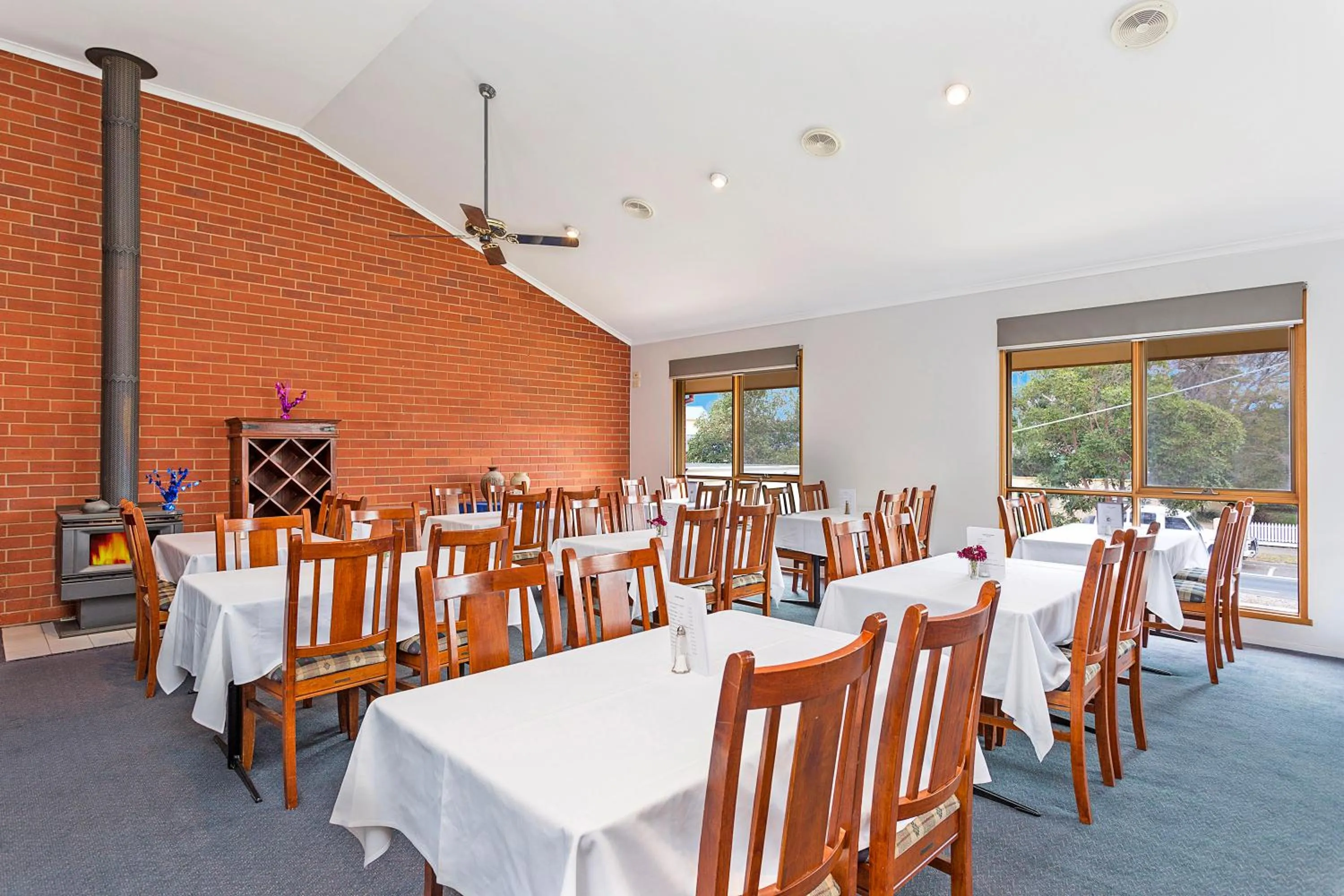 Restaurant/places to eat in Comfort Inn Lady Augusta