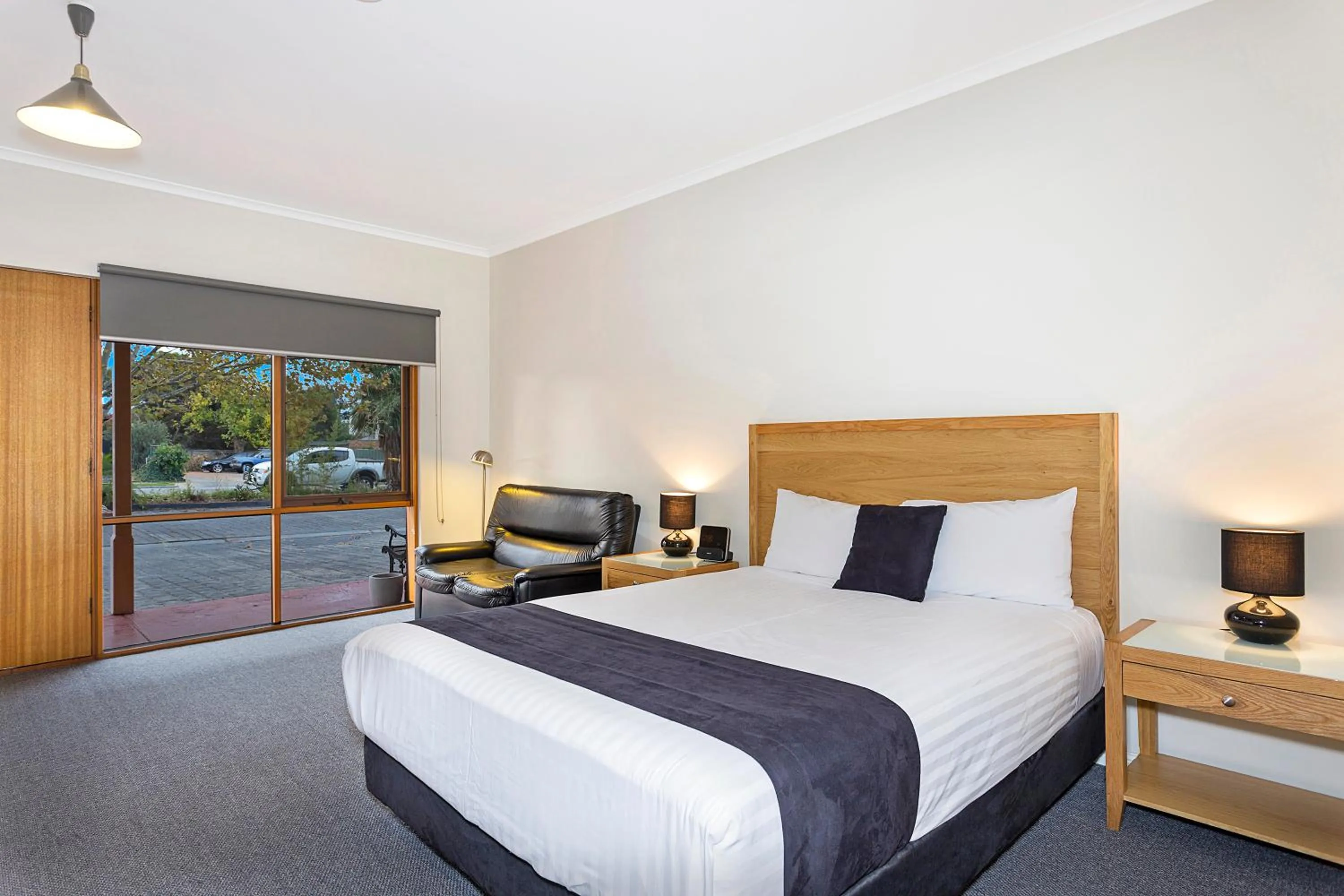 Restaurant/places to eat, Bed in Comfort Inn Lady Augusta