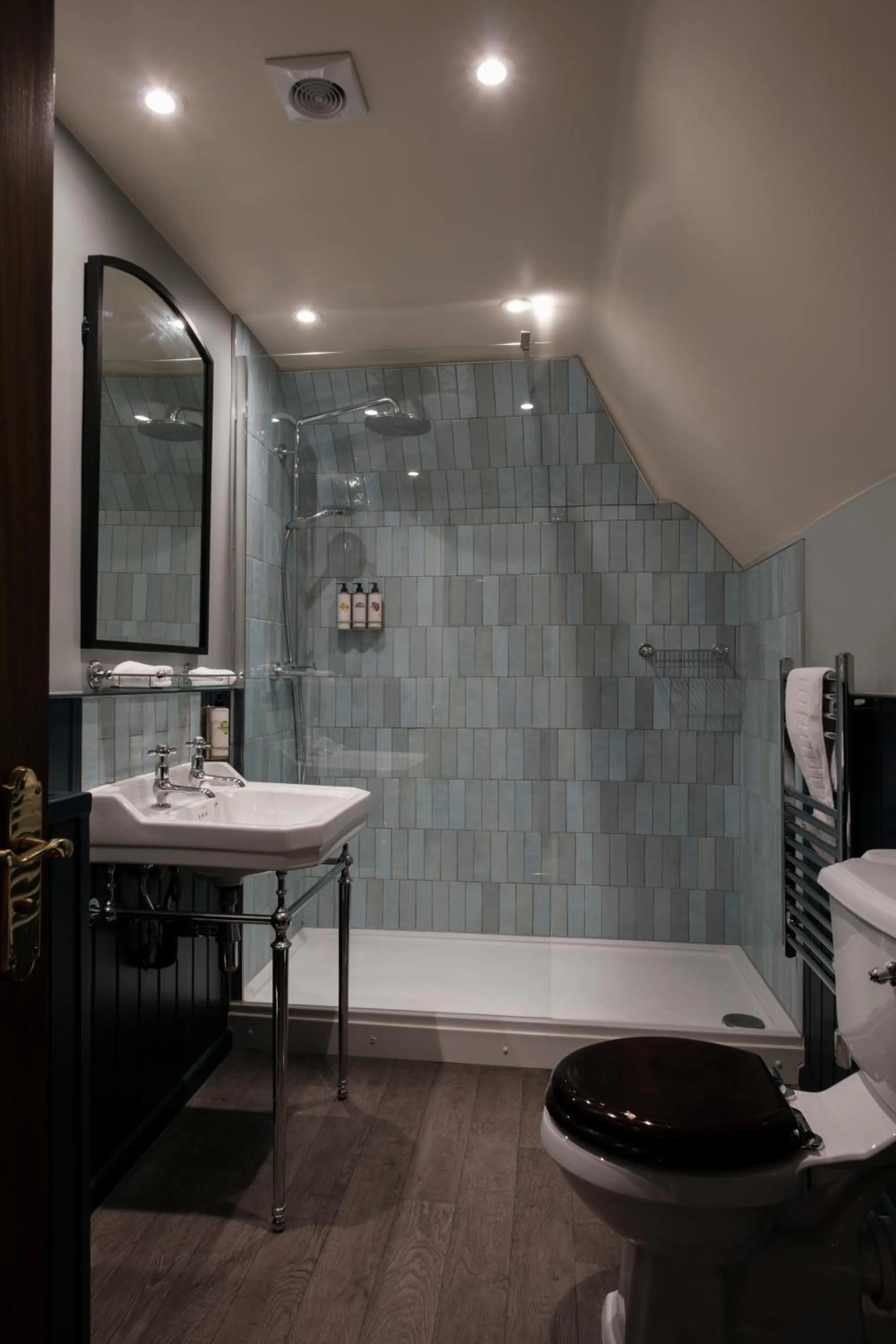 Shower in The Pilgrim Inn