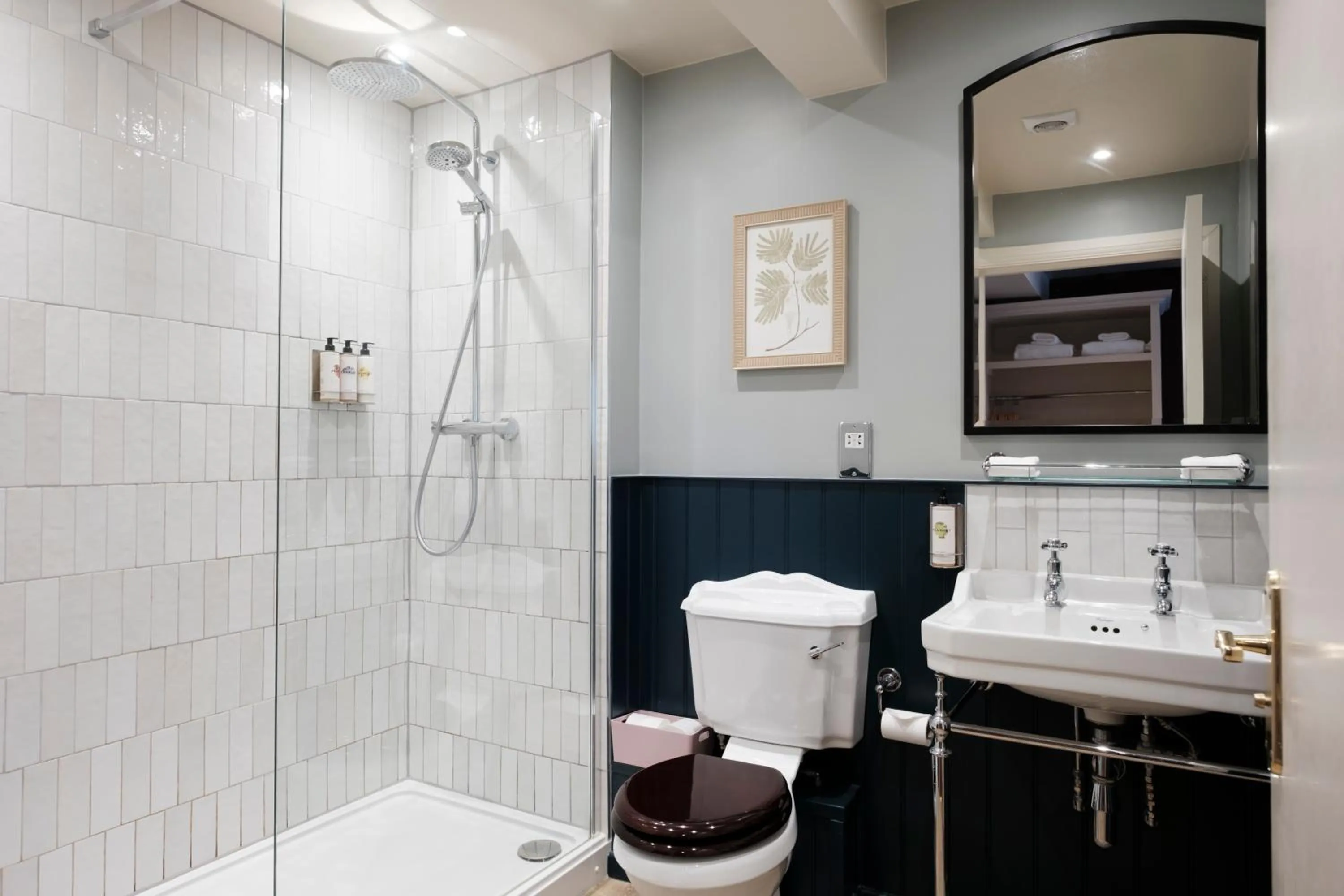 Shower in The Pilgrim Inn