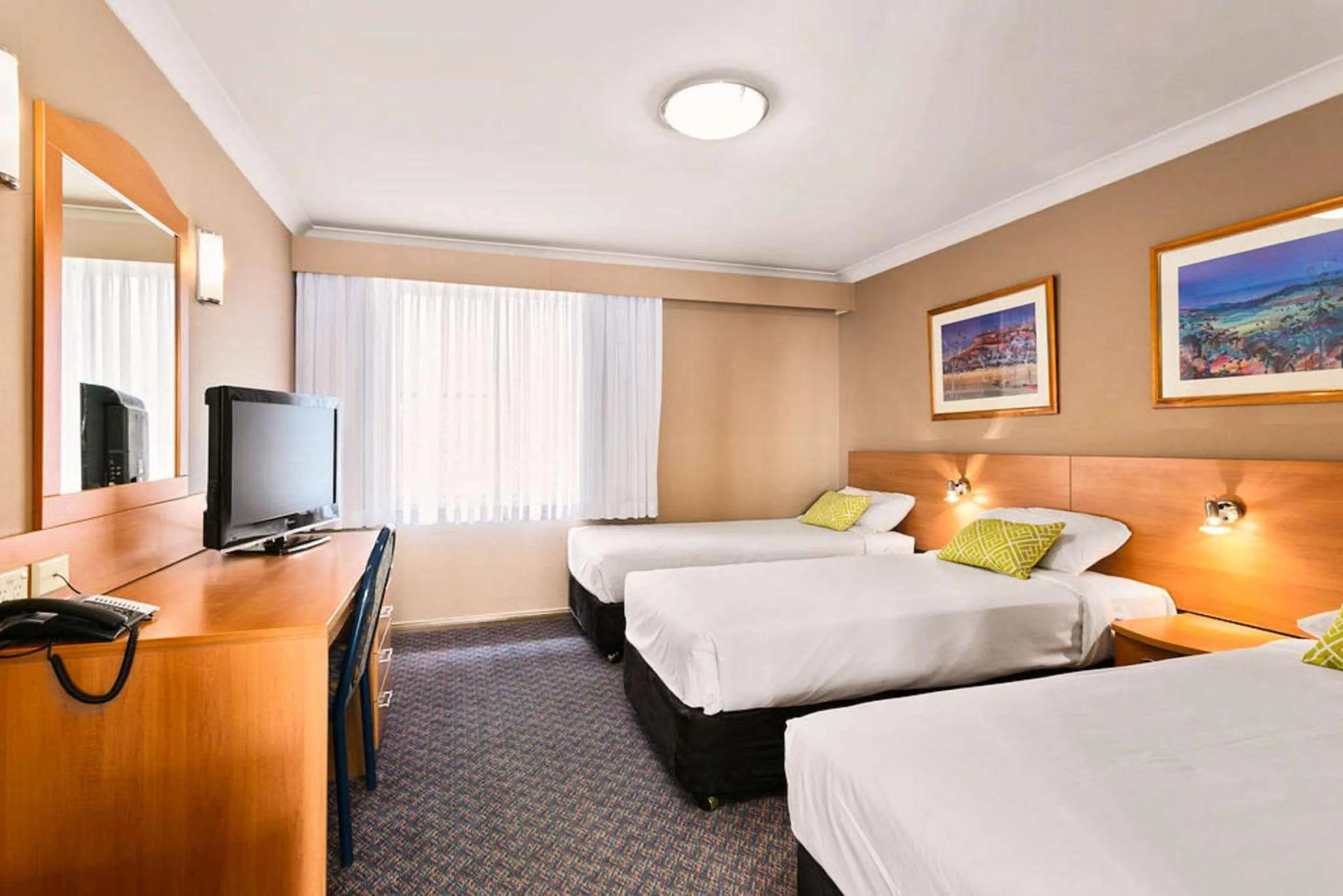 Bedroom, Bed in Quality Inn Penrith Sydney