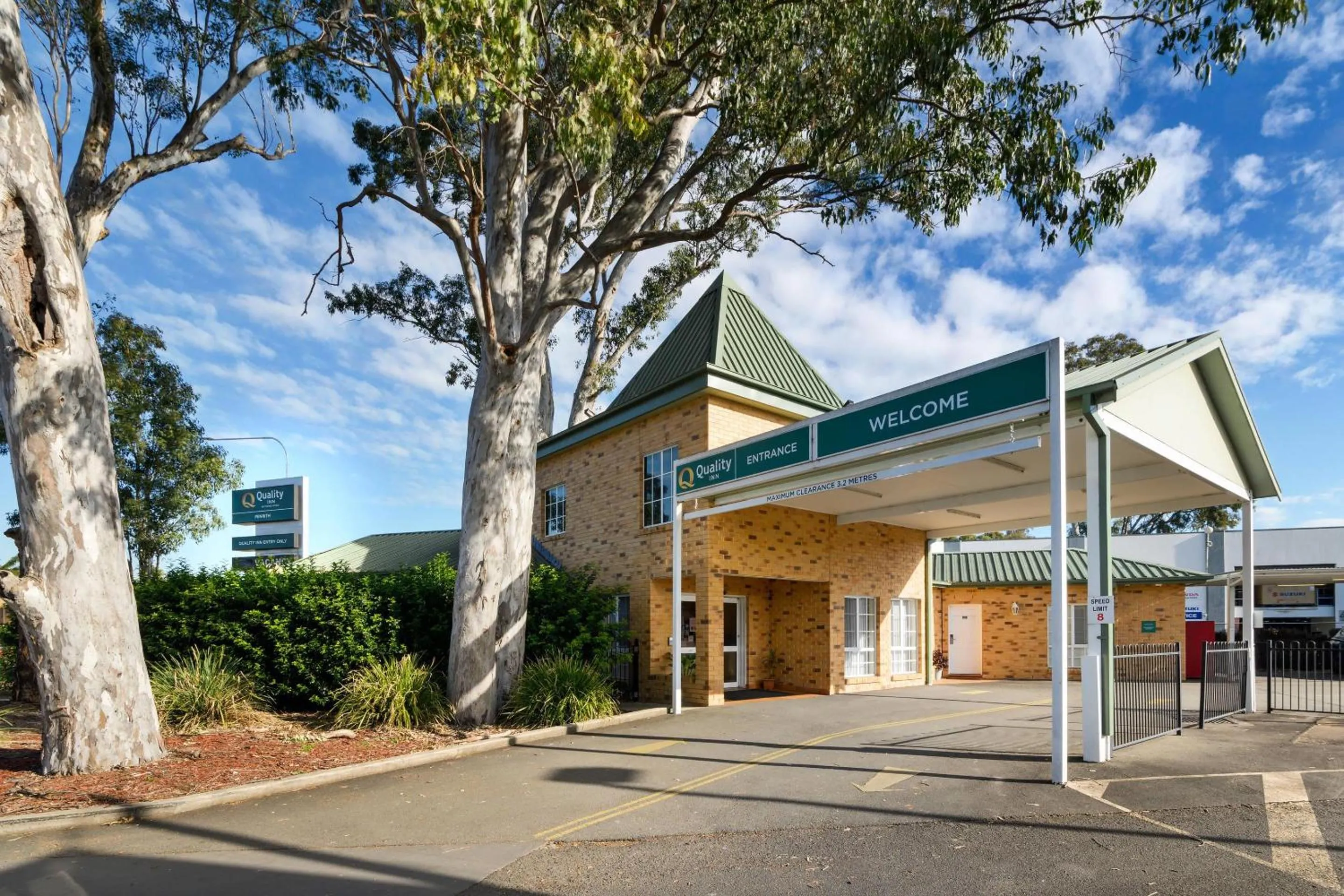Property building in Quality Inn Penrith Sydney