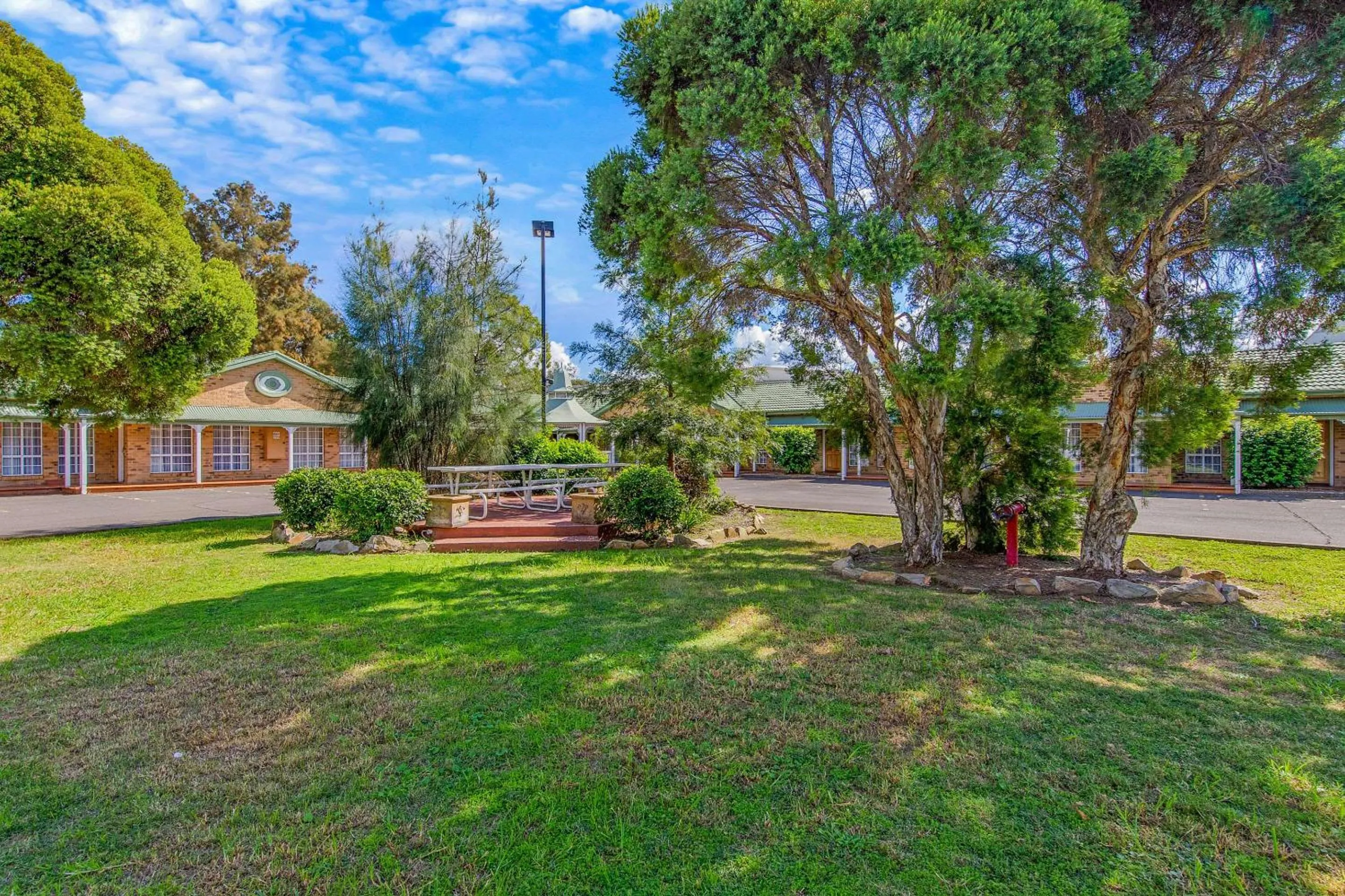 Property building in Quality Inn Penrith Sydney