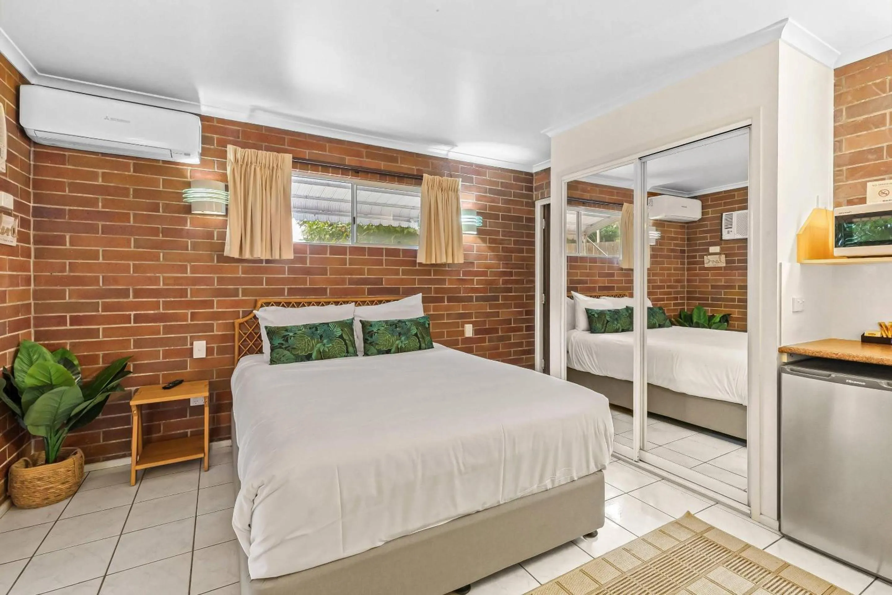 Bedroom, Bed in Comfort Resort Blue Pacific