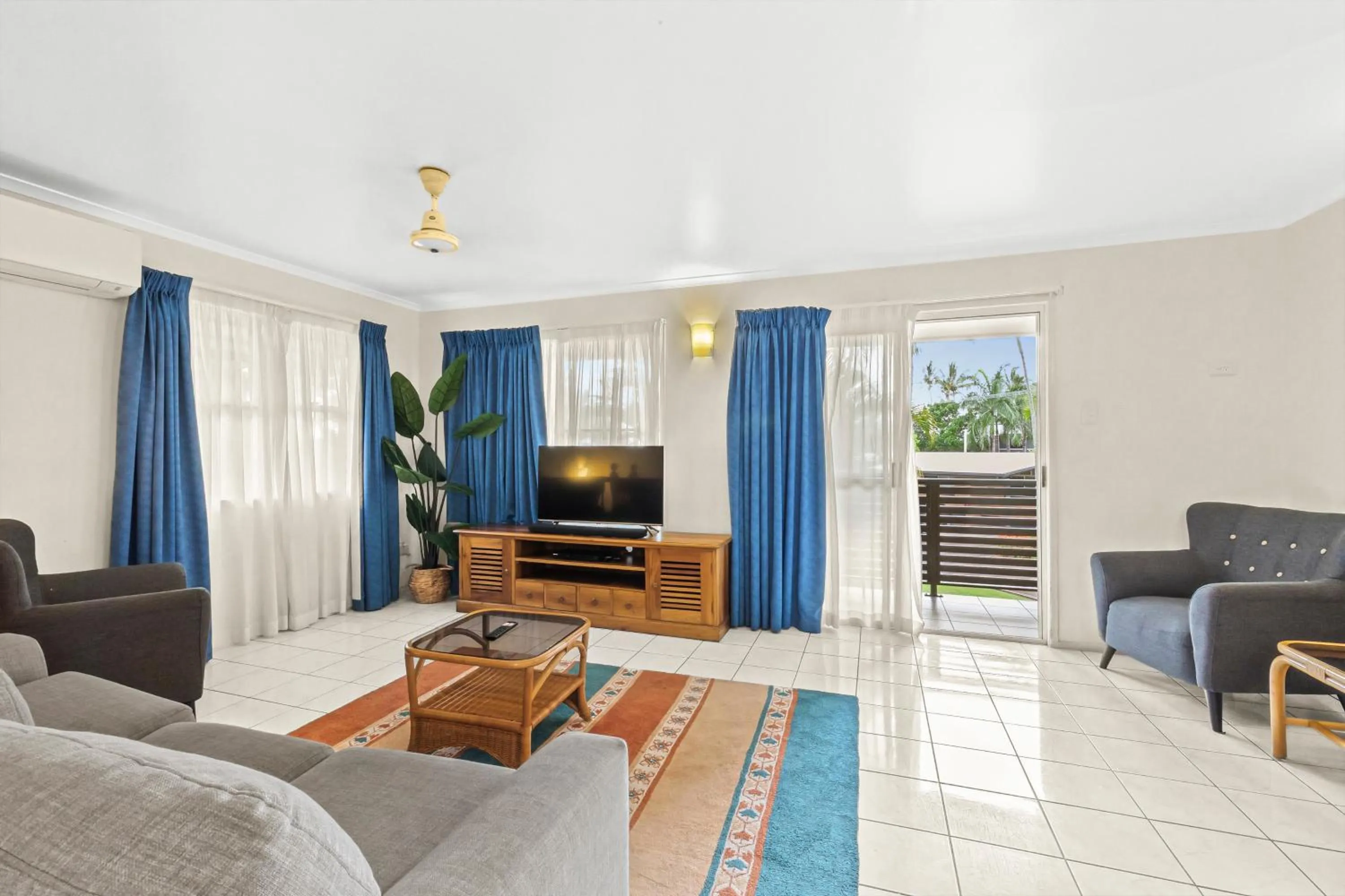 Lounge or bar in Comfort Resort Blue Pacific