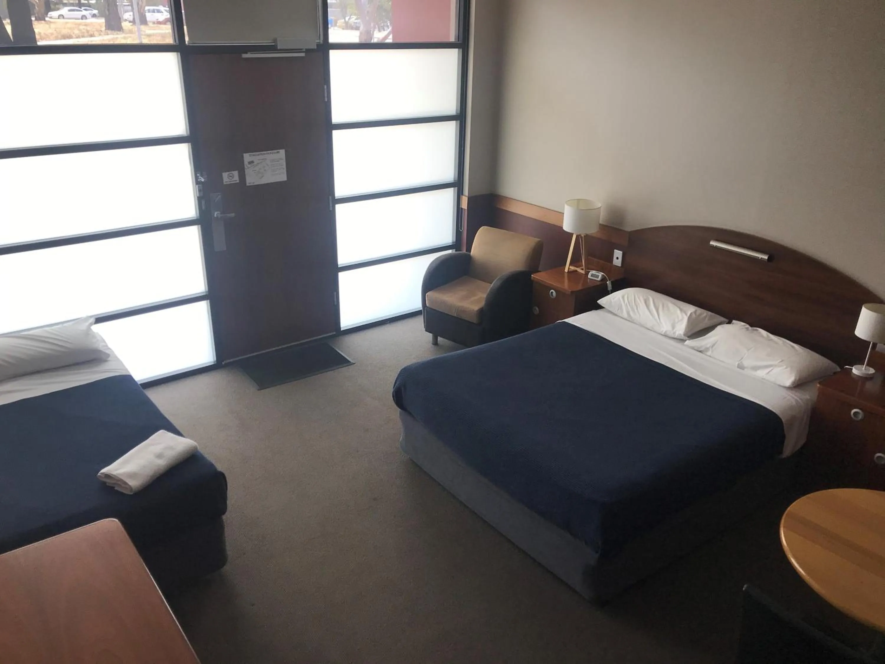 Photo of the whole room, Bed in Highlander Hotel Bar Kitchen Rooftop