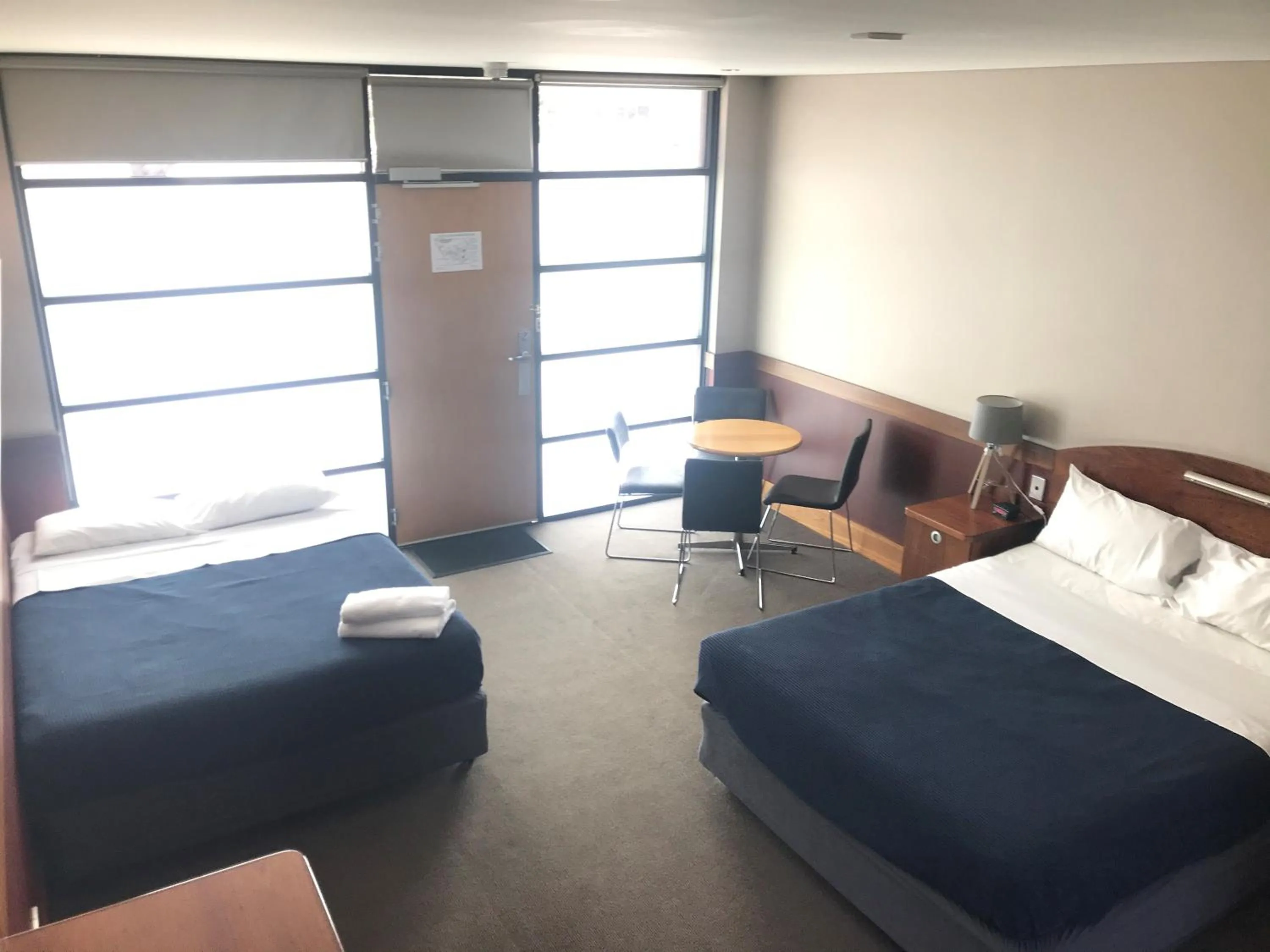 Photo of the whole room, Bed in Highlander Hotel Bar Kitchen Rooftop