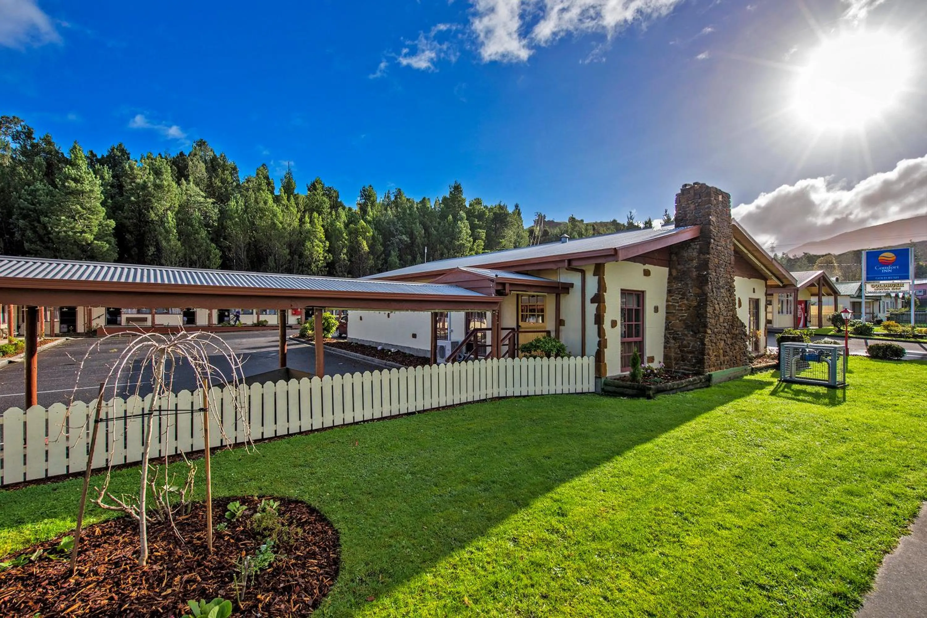 Facade/entrance in Gold Rush Inn