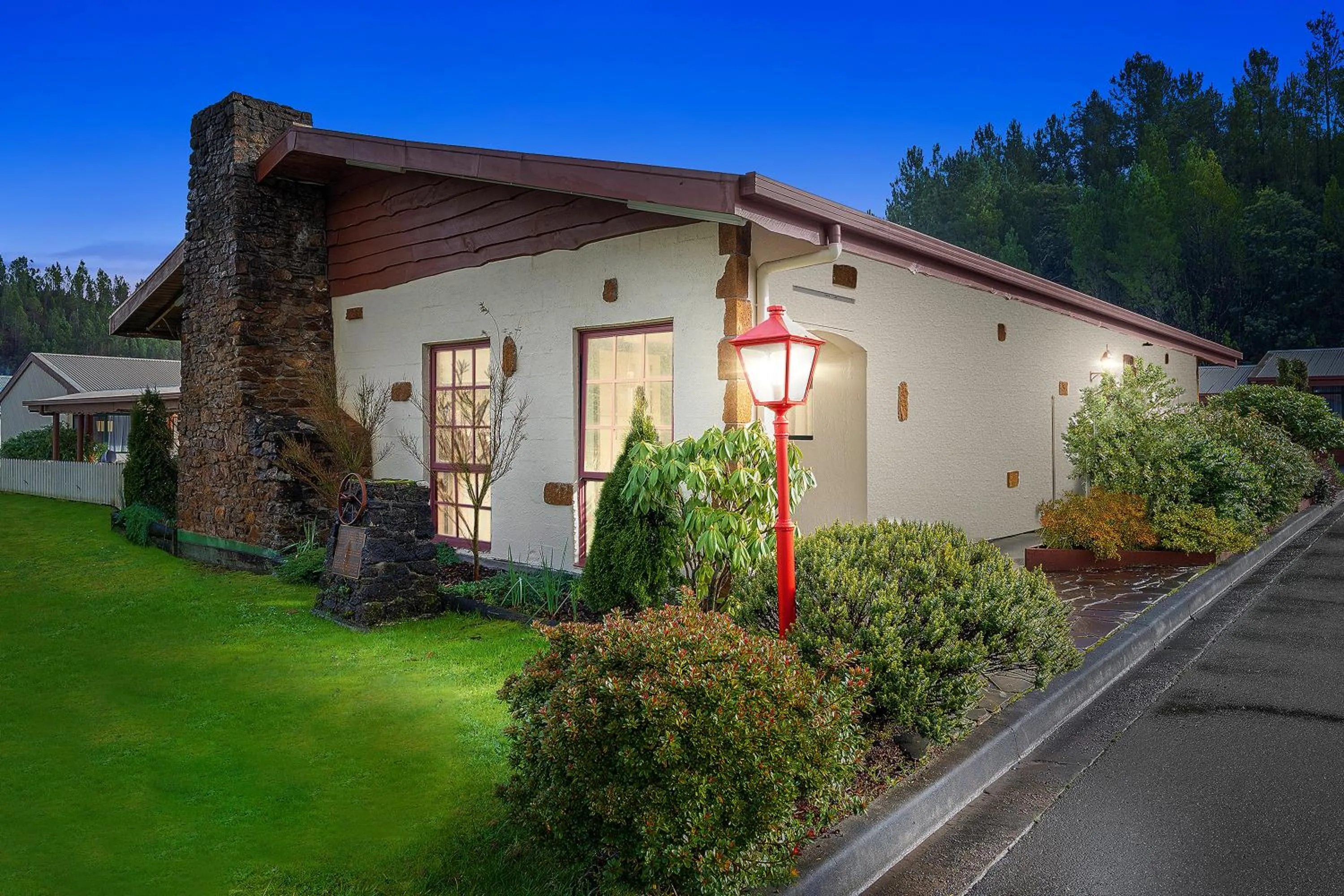 Property building in Gold Rush Inn