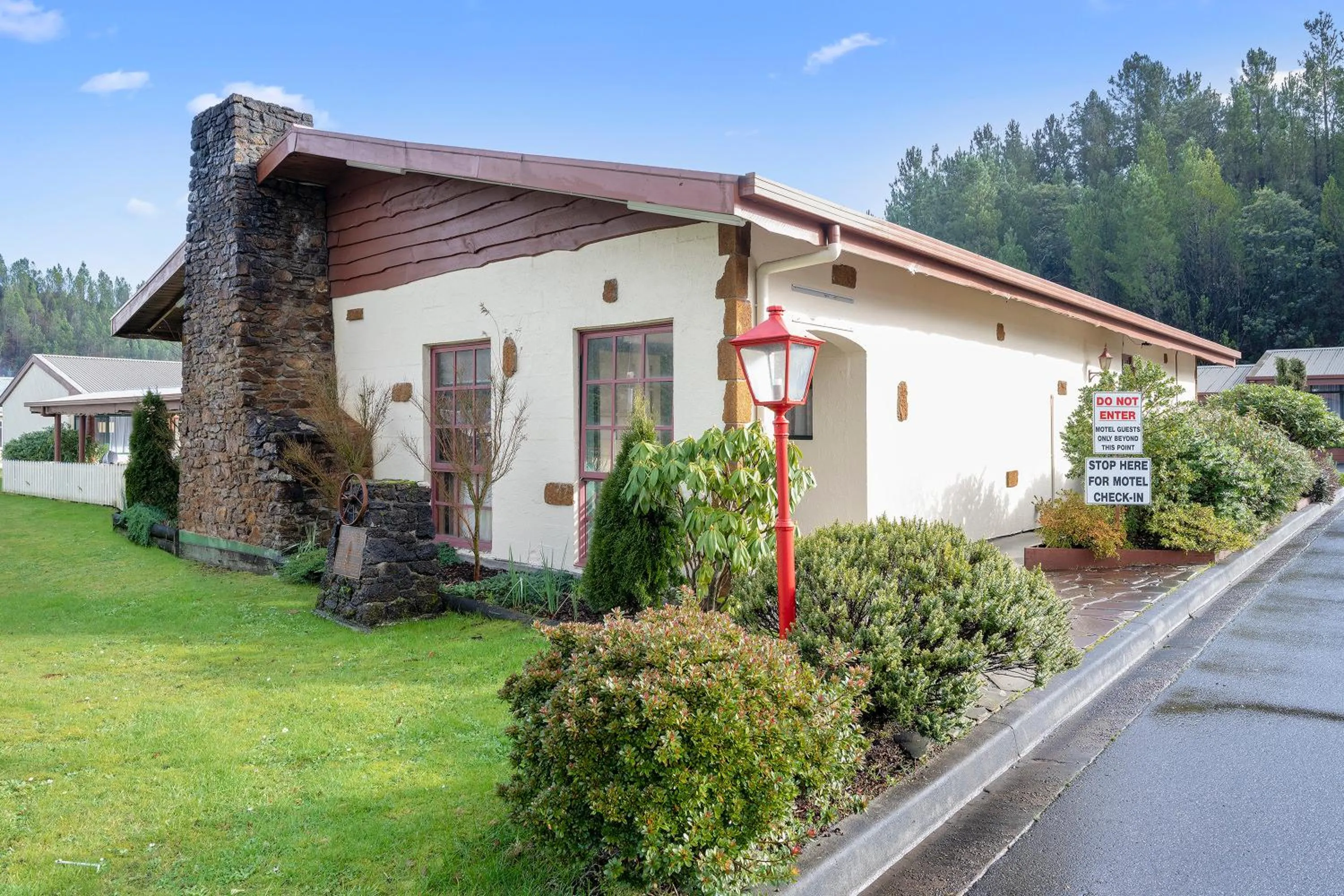 Property building in Gold Rush Inn