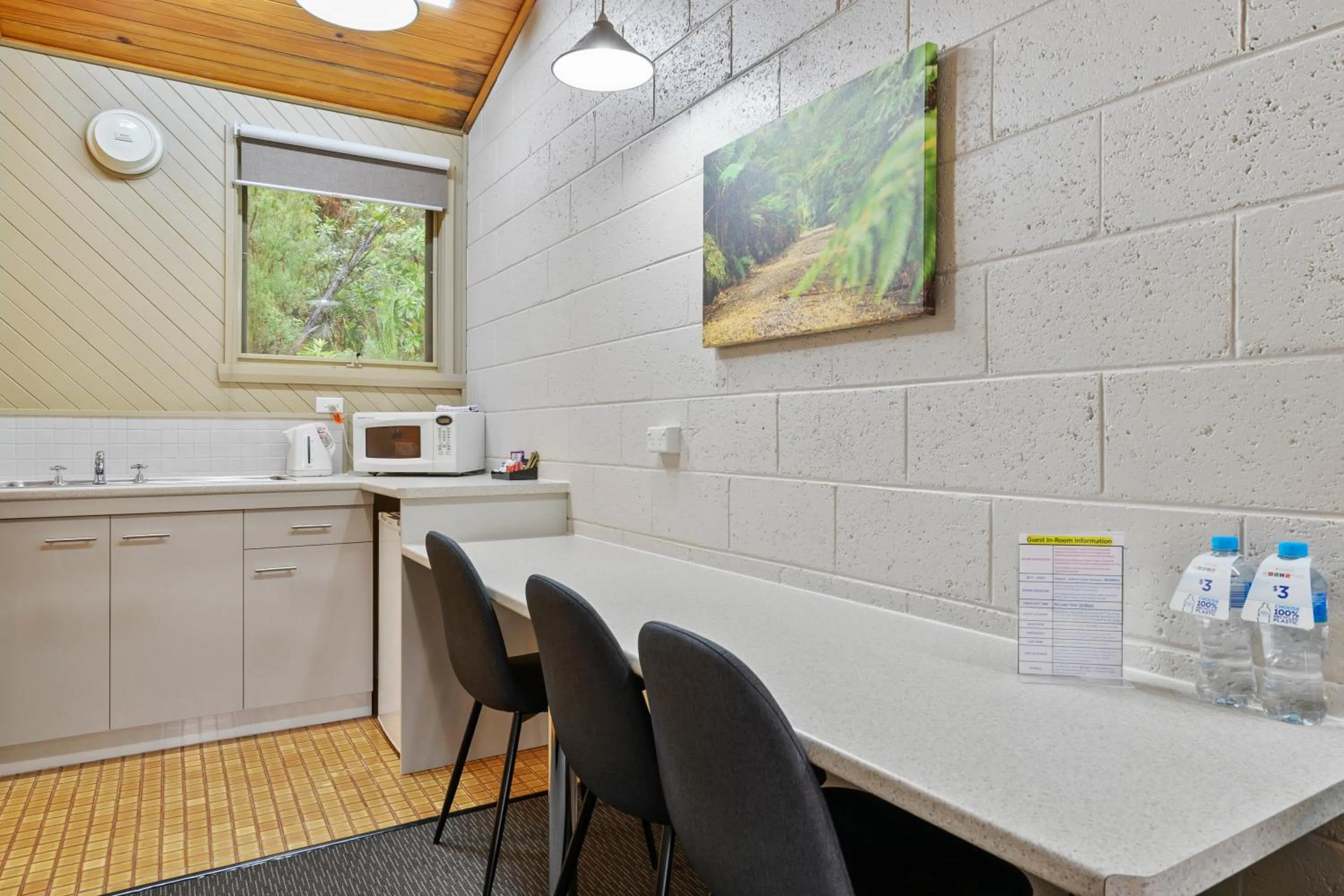 Kitchen or kitchenette in Gold Rush Inn