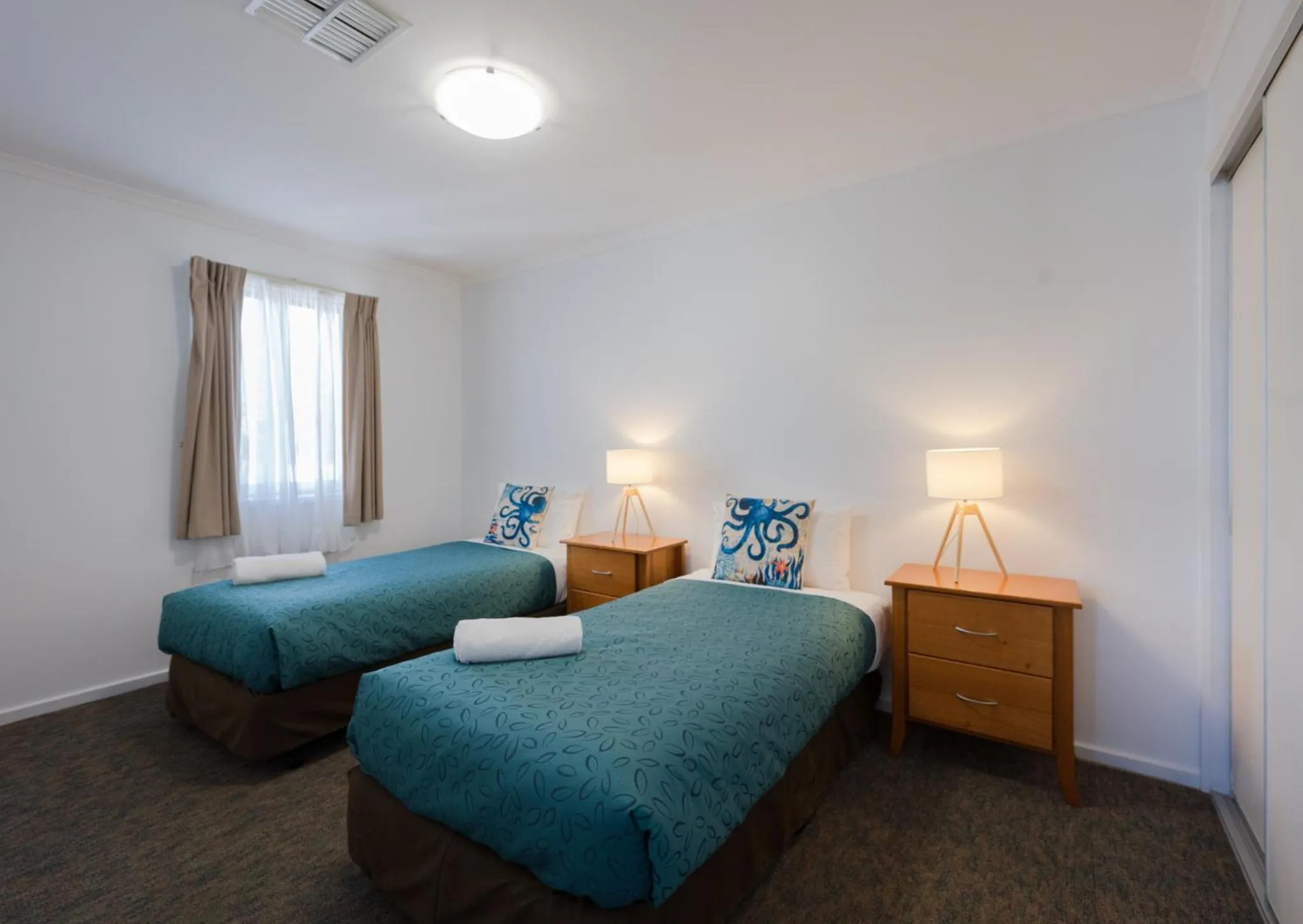 Bedroom, Bed in Comfort Inn Warrnambool International now Waves Motel and Apartments