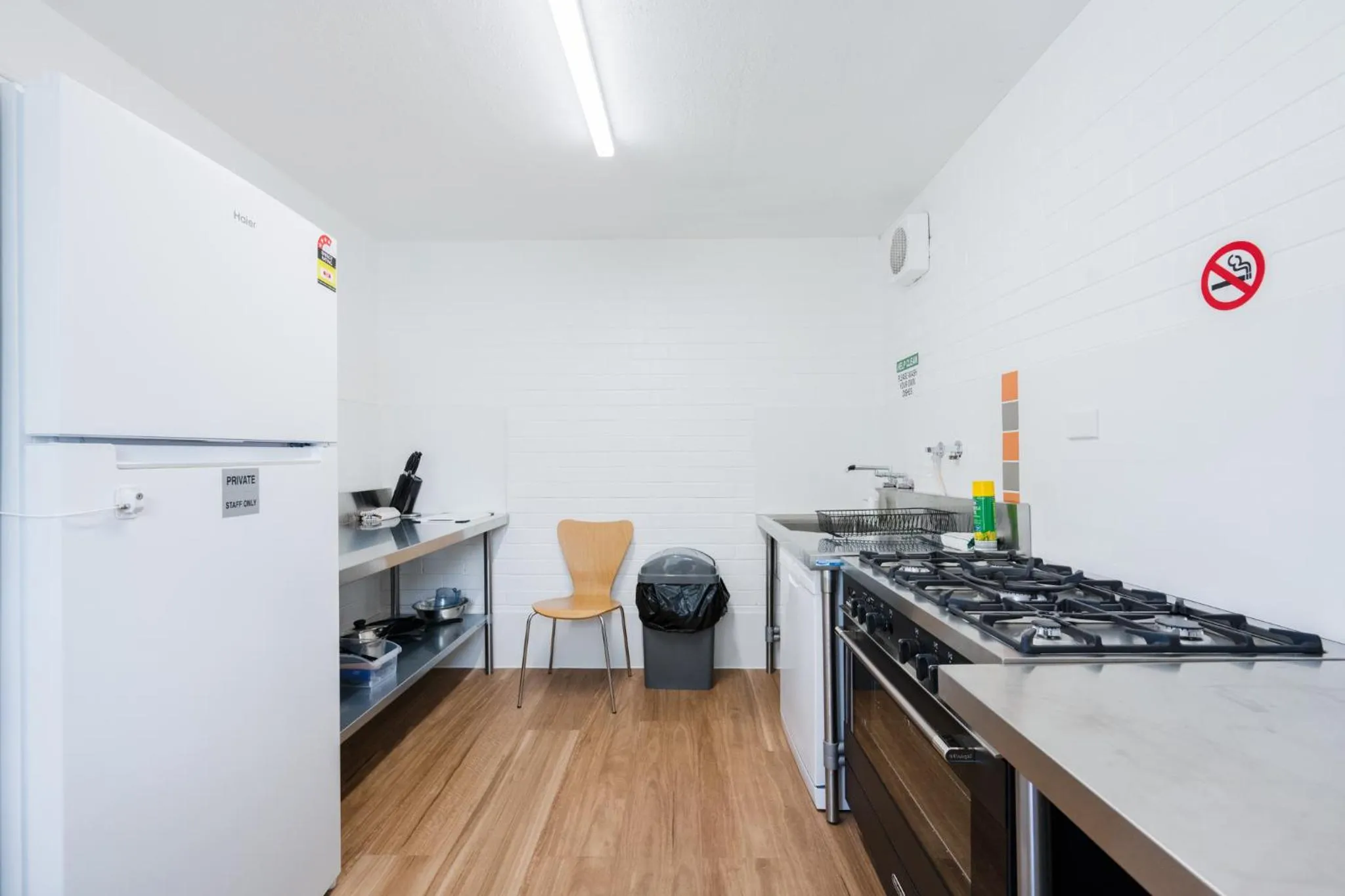 Communal kitchen in Comfort Inn Warrnambool International now Waves Motel and Apartments