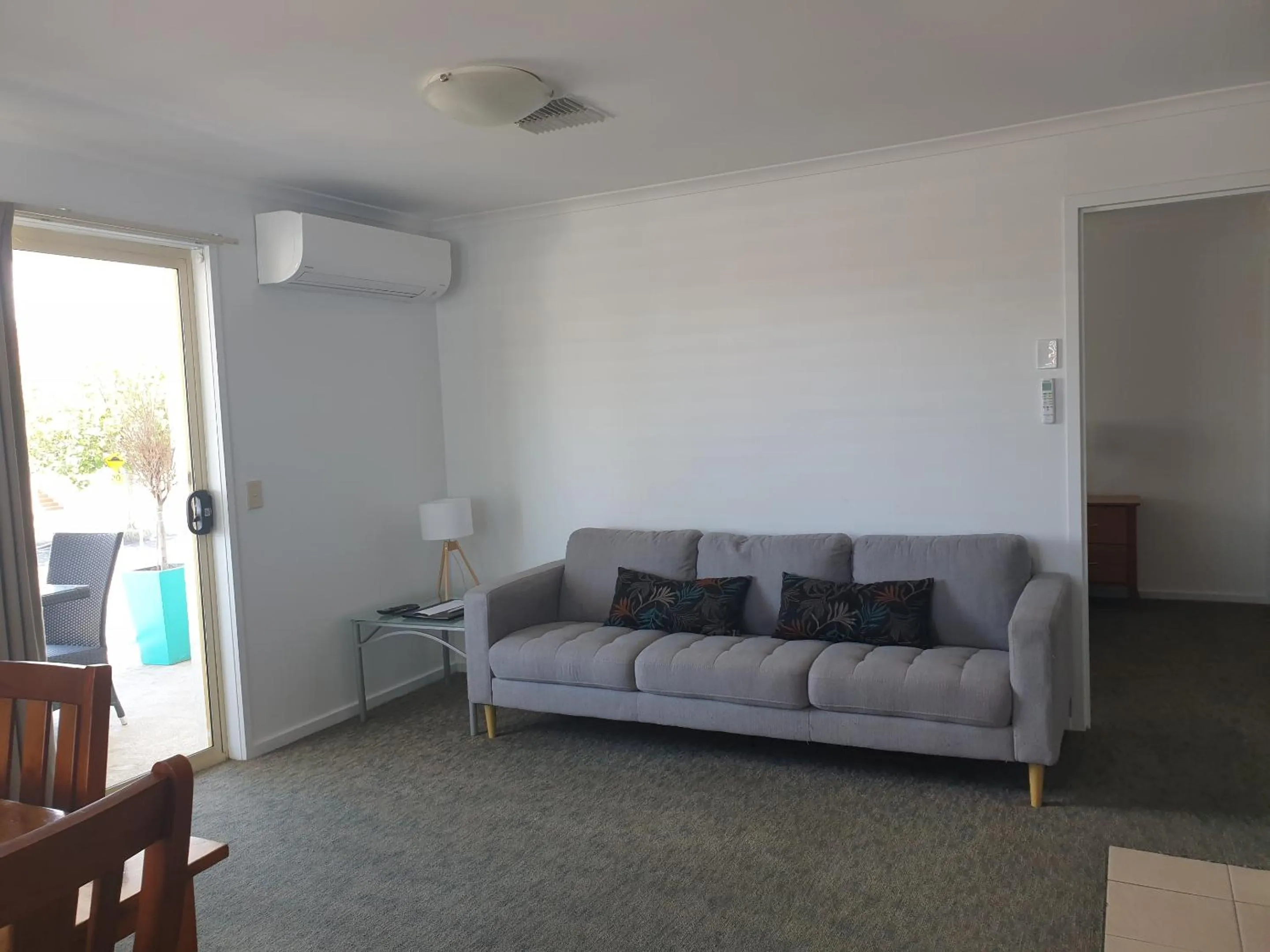 Living room in Comfort Inn Warrnambool International now Waves Motel and Apartments