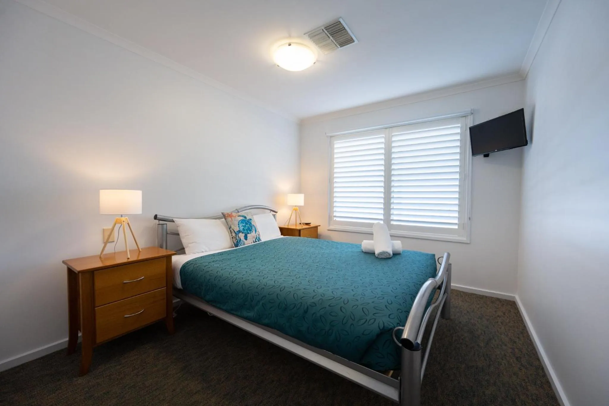 Bedroom, Bed in Comfort Inn Warrnambool International now Waves Motel and Apartments