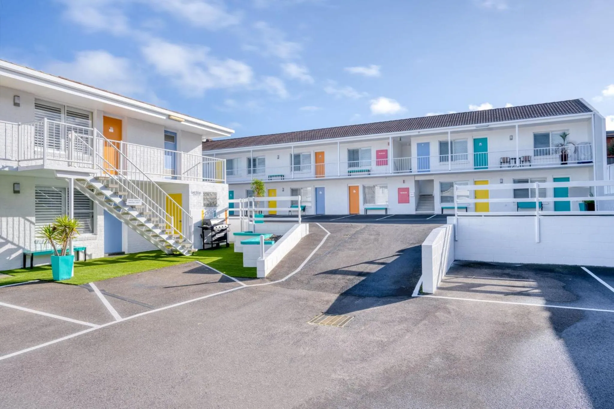 Property building in Comfort Inn Warrnambool International now Waves Motel and Apartments