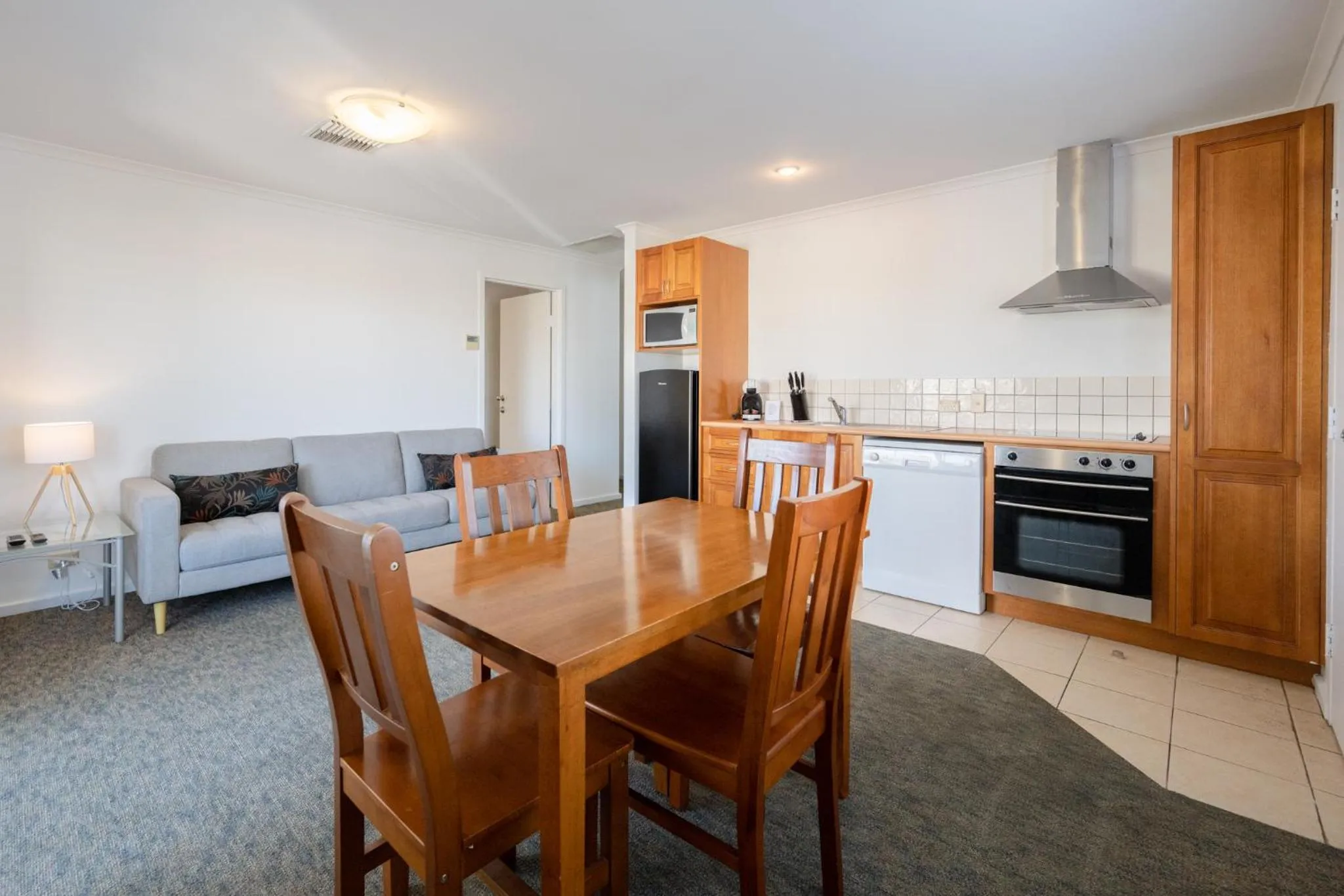Dining area in Comfort Inn Warrnambool International now Waves Motel and Apartments