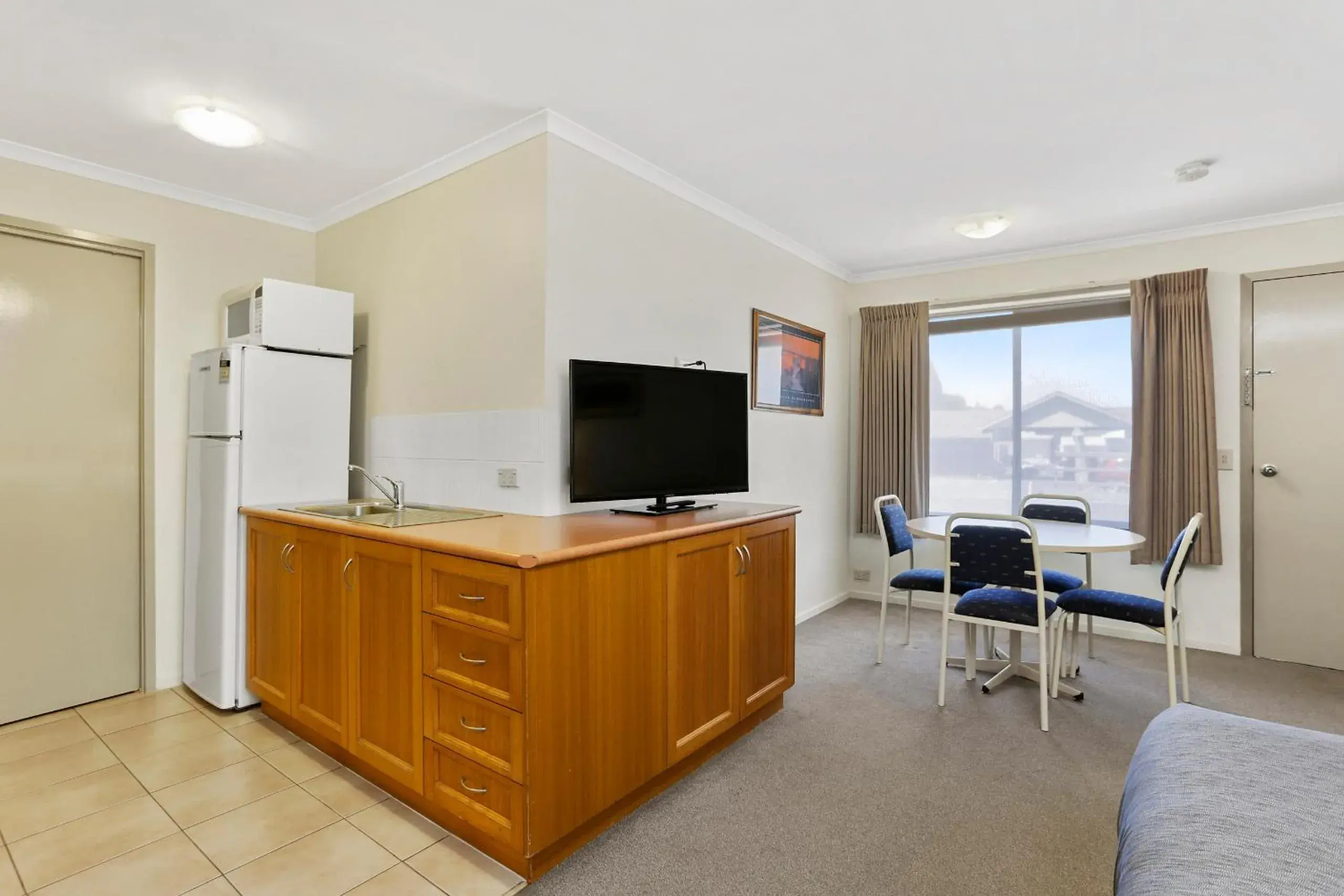 Executive Family Room in Comfort Inn Warrnambool International now Waves Motel and Apartments Executive Family Room in Comfort Inn Warrnambool International now Waves Motel and Apartments