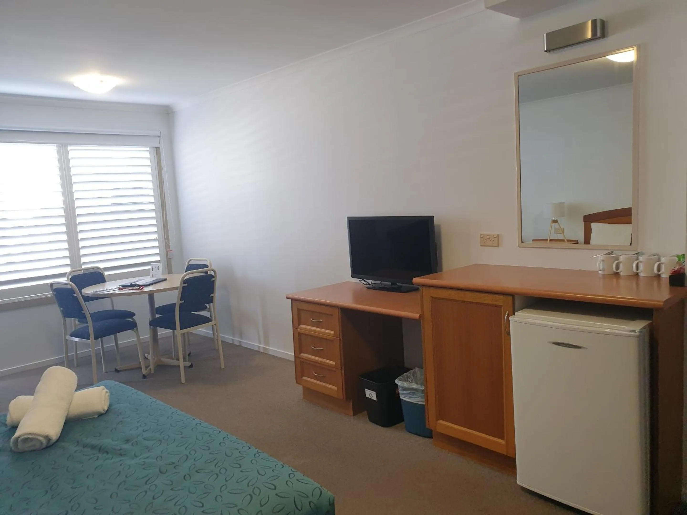 Bedroom, Bed in Comfort Inn Warrnambool International now Waves Motel and Apartments