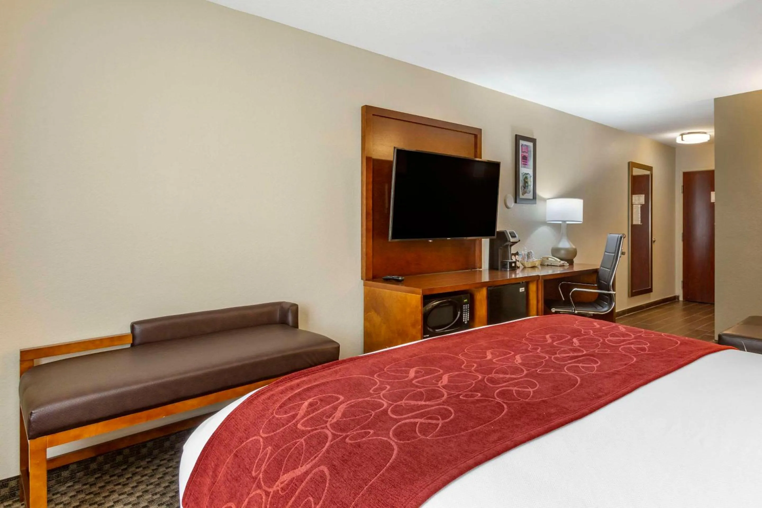 Bedroom, Bed in Comfort Suites Phoenix Airport