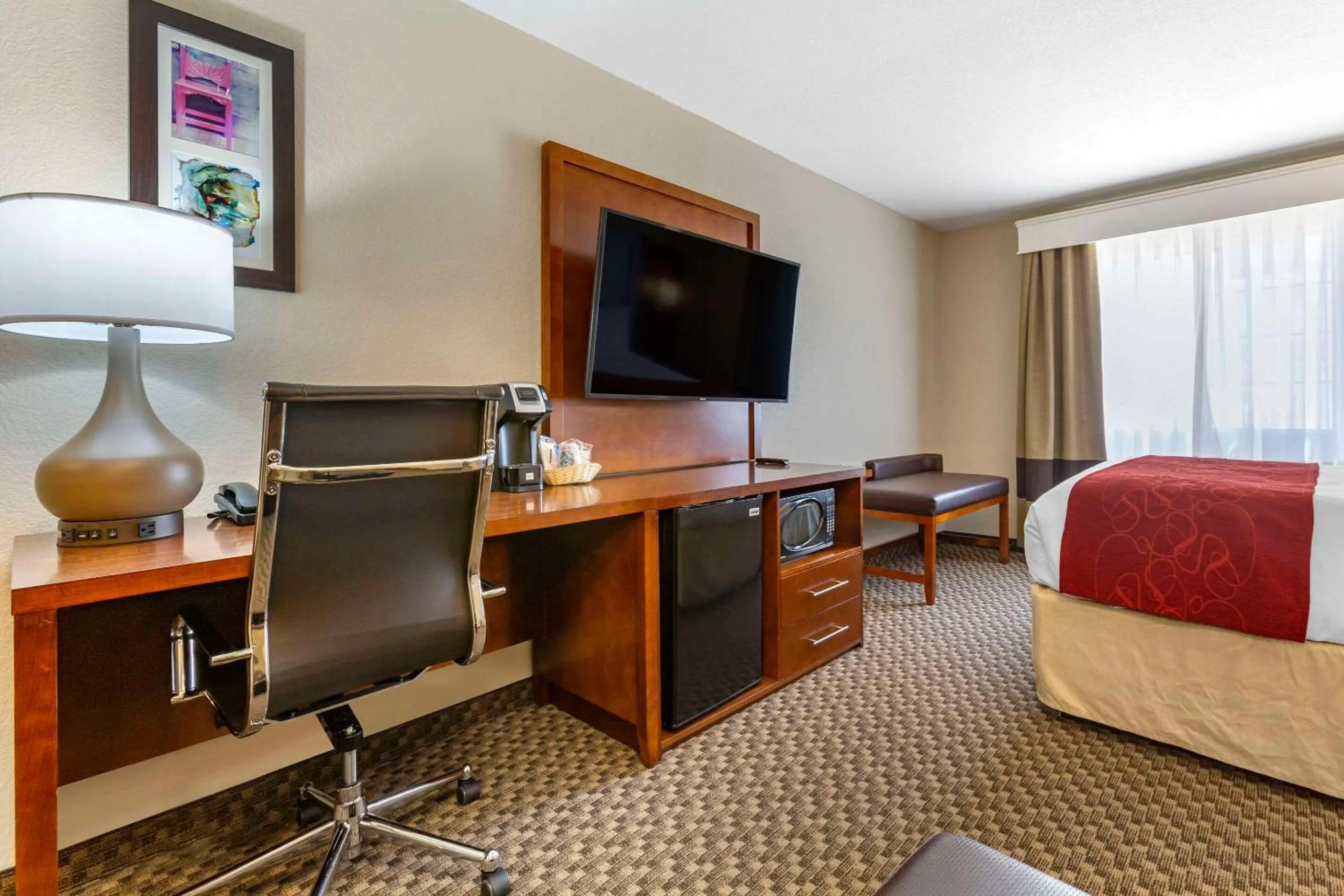 Bedroom, Bed in Comfort Suites Phoenix Airport