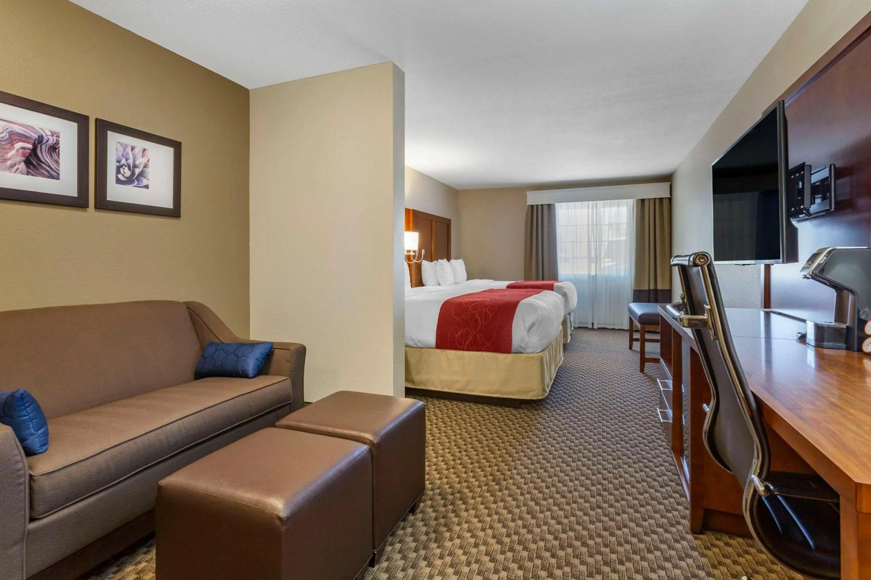 Bedroom, Bed in Comfort Suites Phoenix Airport