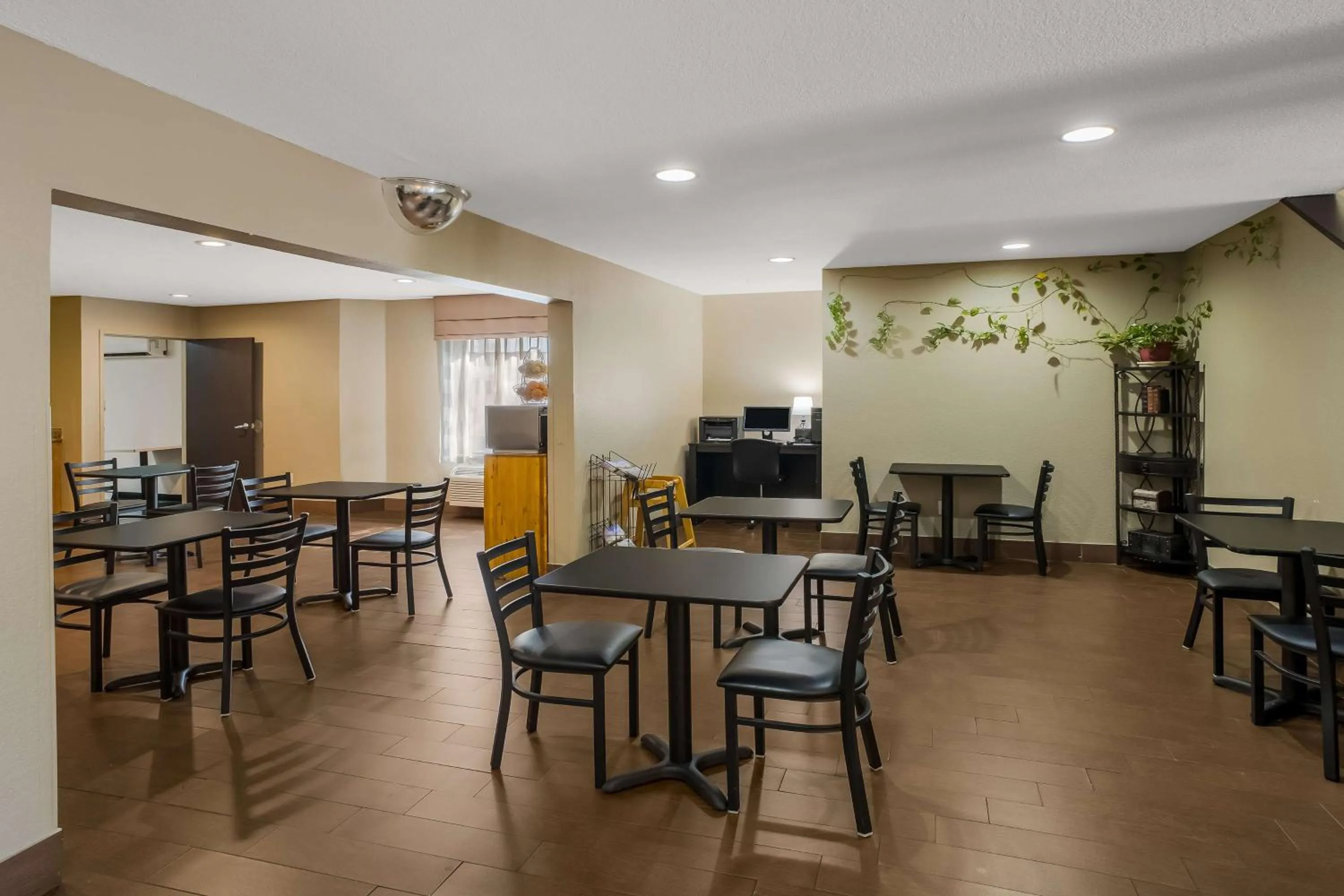 Breakfast in SureStay Plus by Best Western Mesa Superstition Springs