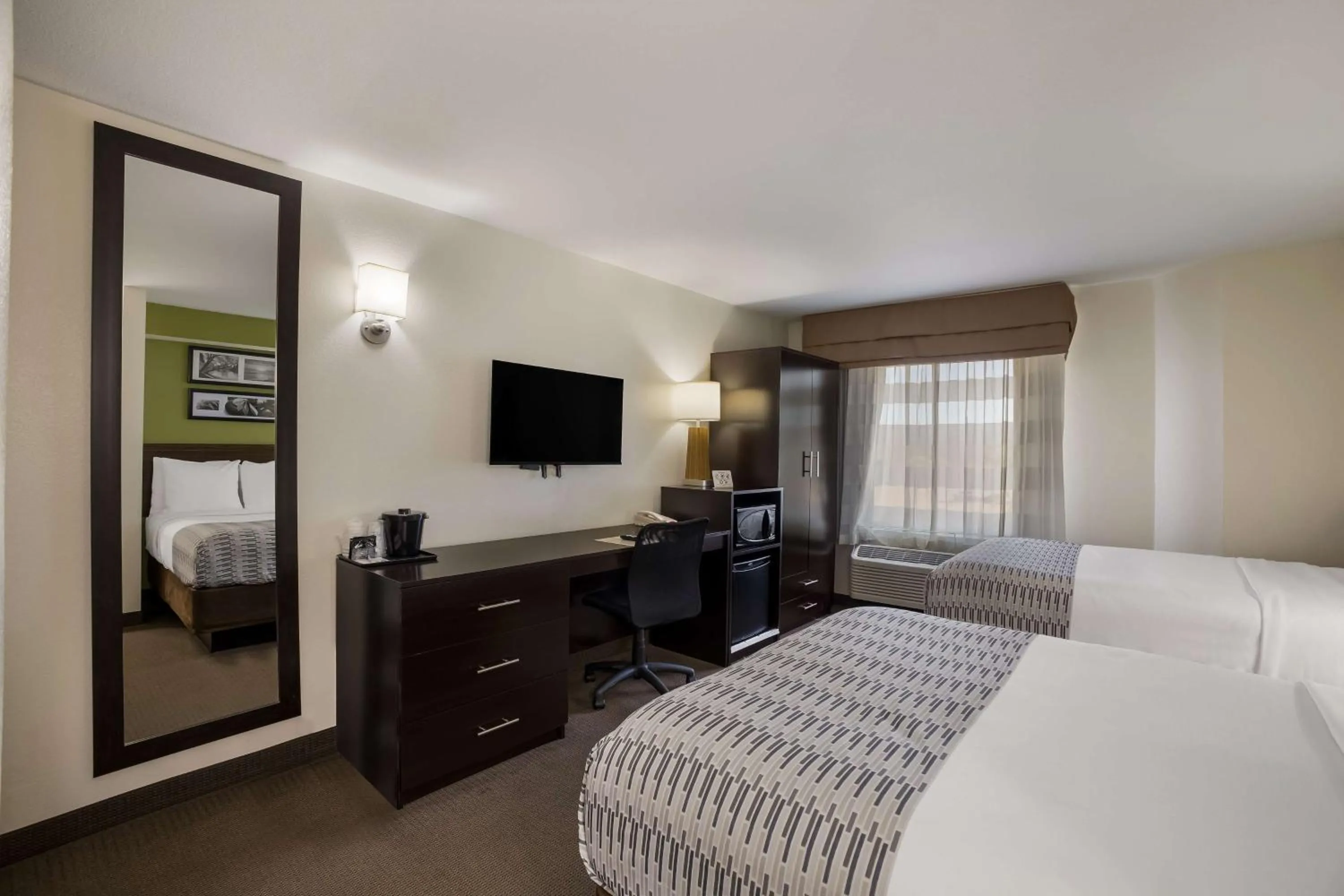 Bedroom, Bed in SureStay Plus by Best Western Mesa Superstition Springs