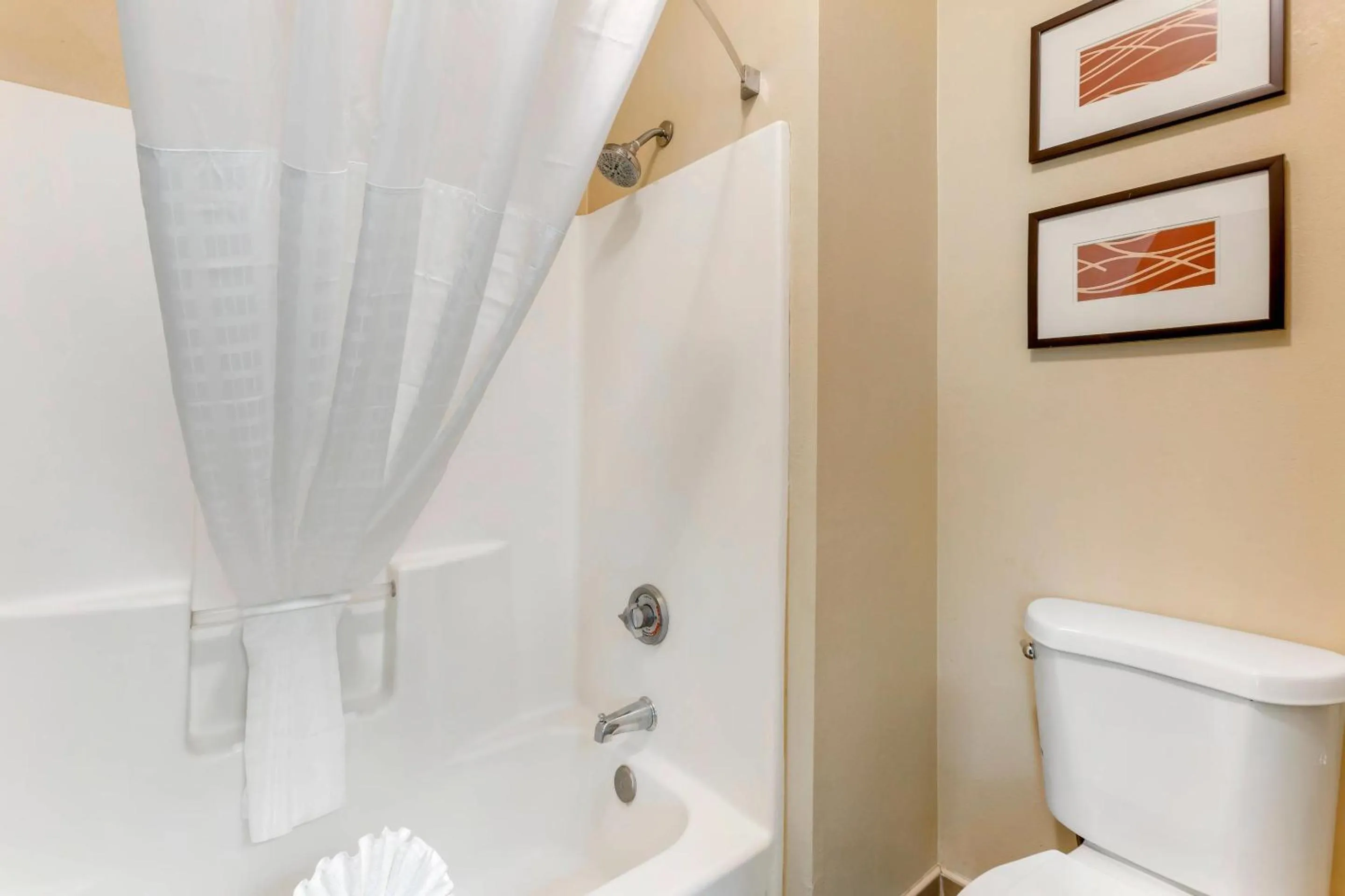 Bedroom in Comfort Inn Phoenix Central City