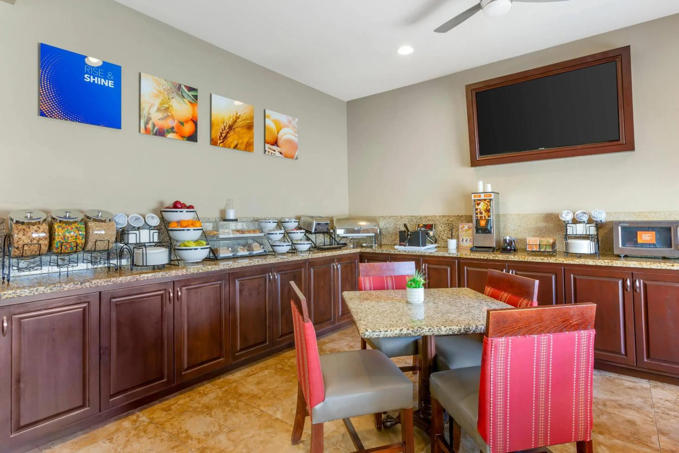 Breakfast in Comfort Inn Phoenix Central City