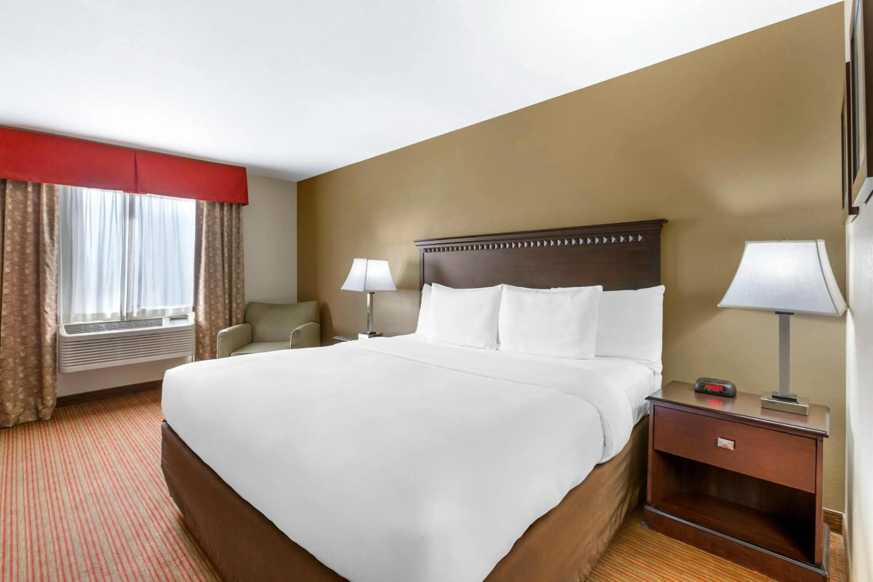 Bedroom, Bed in Comfort Inn Phoenix Central City