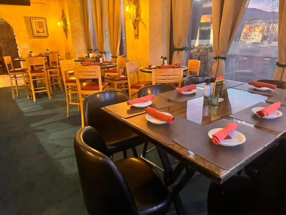 Restaurant/places to eat in Lux Verde Hotel