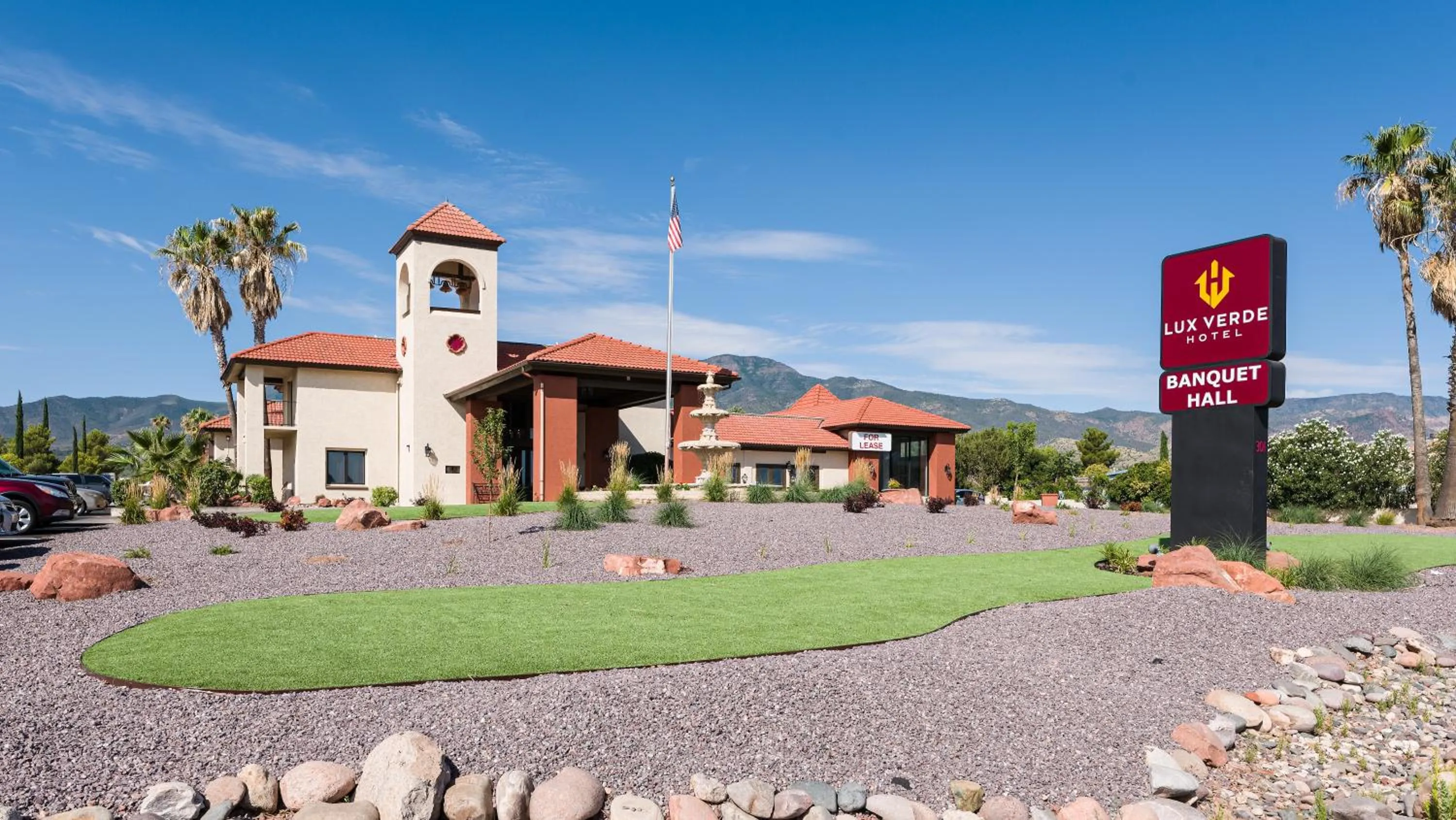 Facade/entrance in Lux Verde Hotel