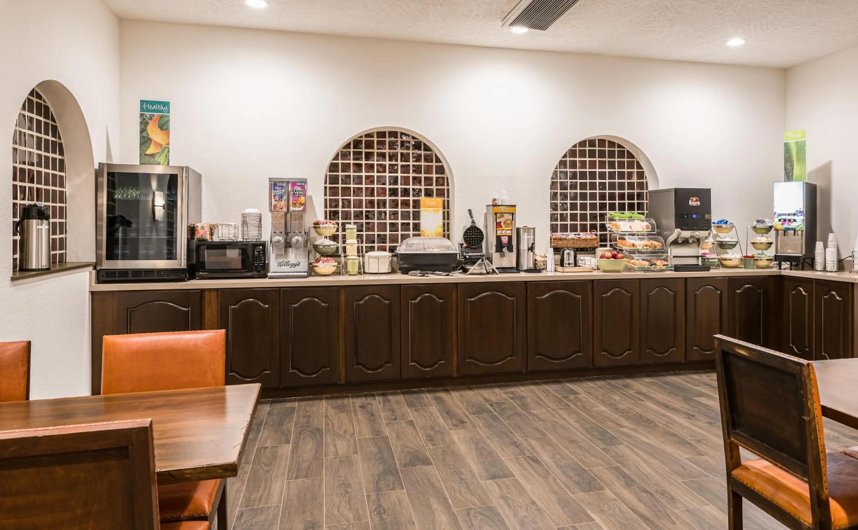 Buffet breakfast in Lux Verde Hotel