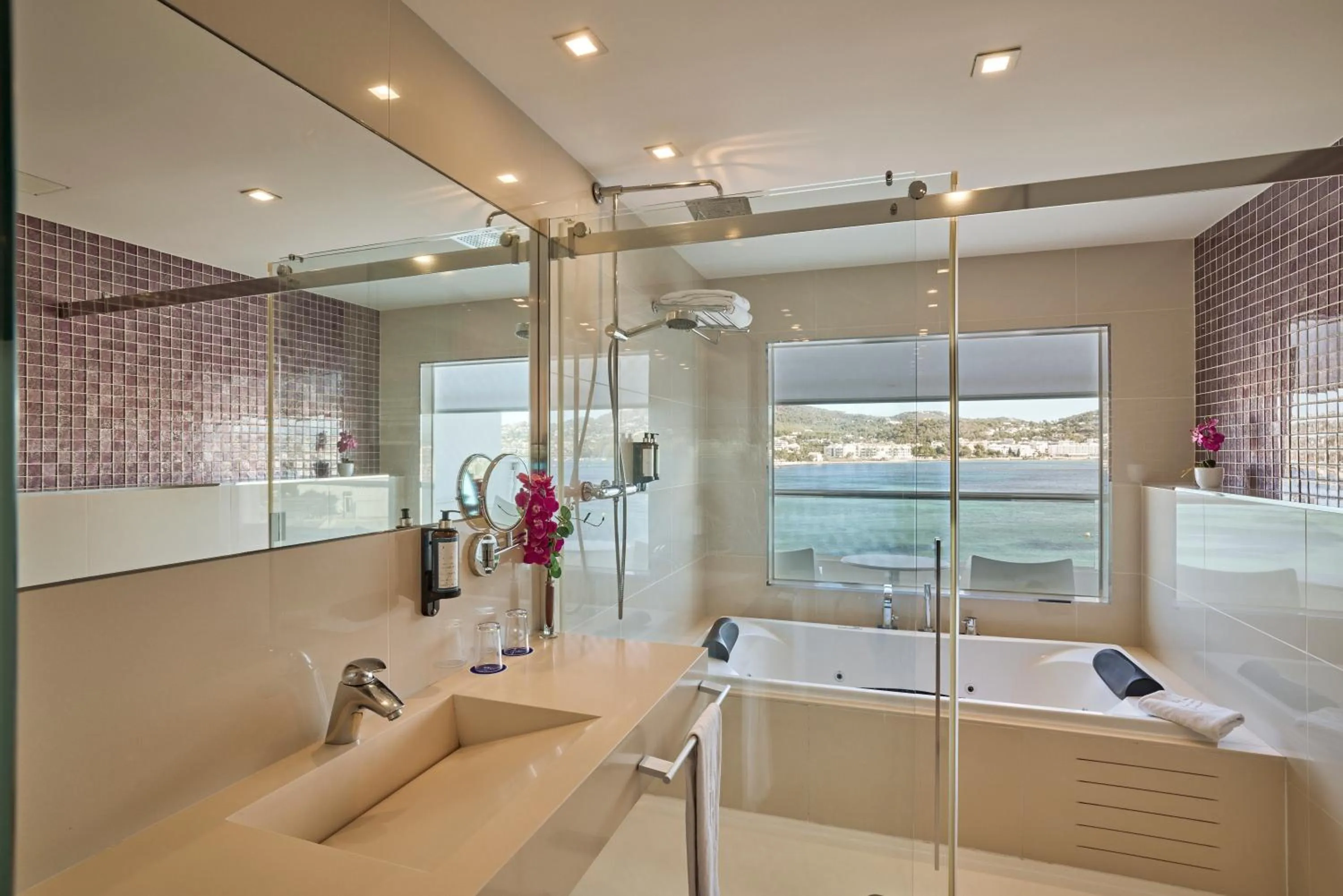 Bathroom in Hotel Argos Ibiza