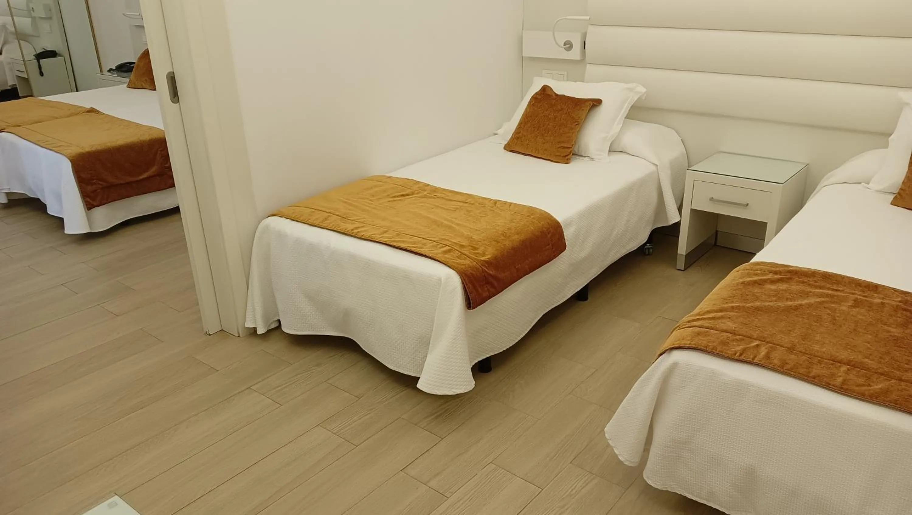 Photo of the whole room, Bed in Hotel Argos Ibiza