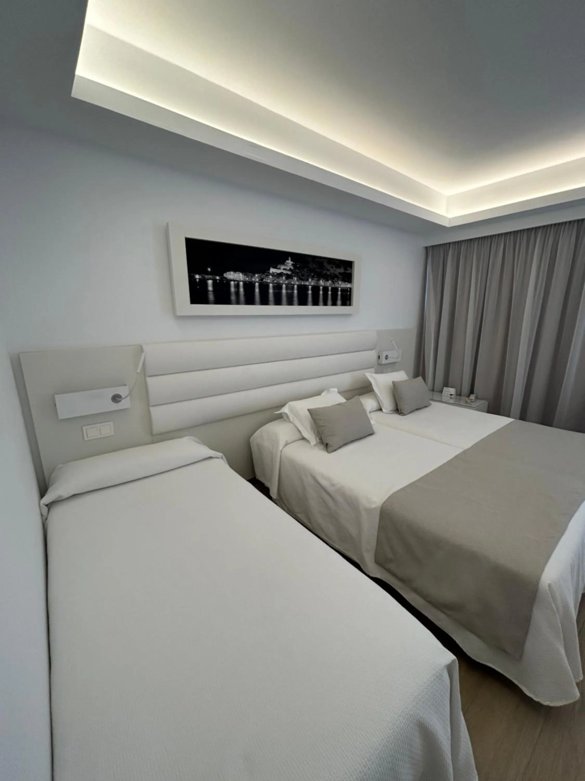 Photo of the whole room, Bed in Hotel Argos Ibiza