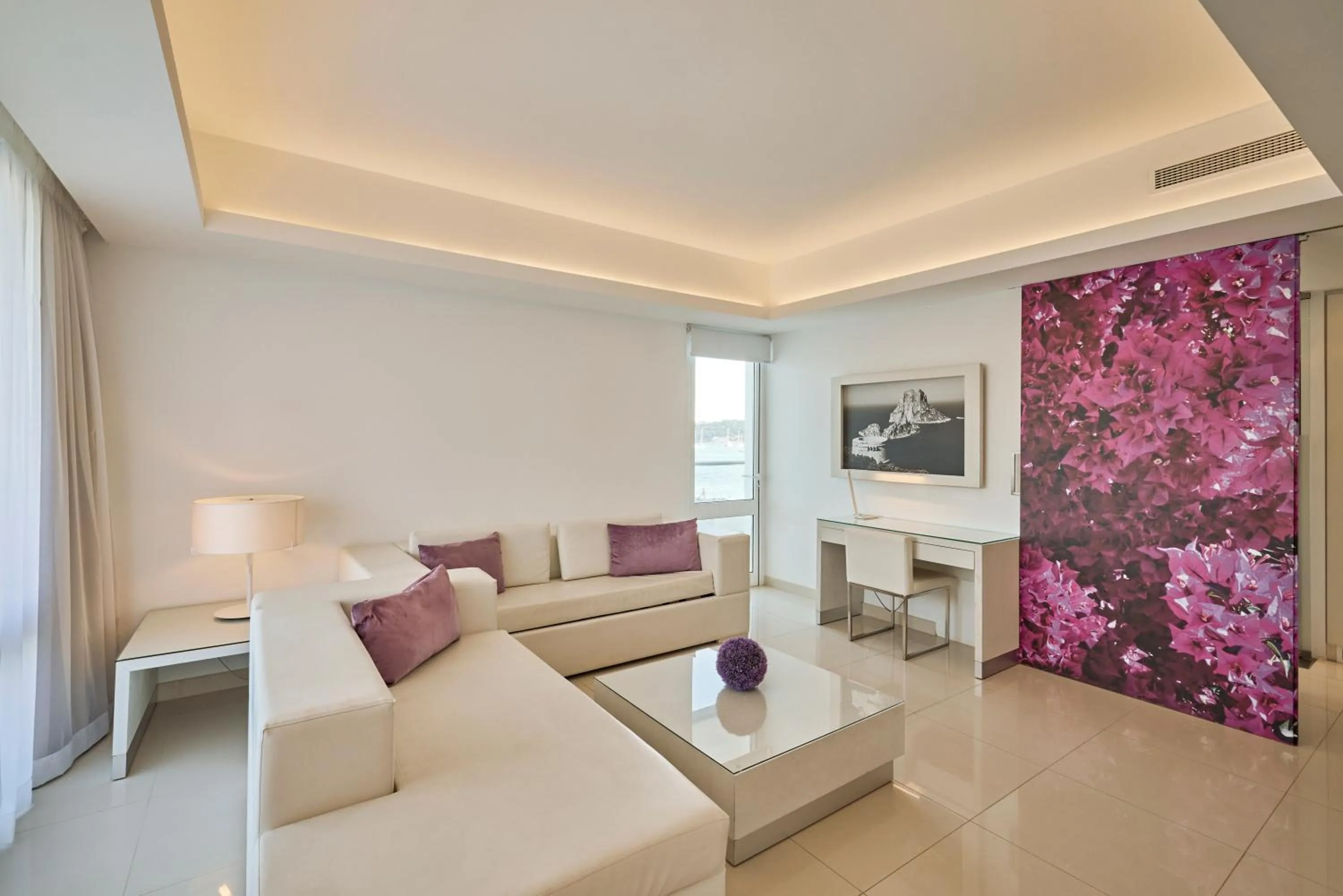 Photo of the whole room, Bed in Hotel Argos Ibiza