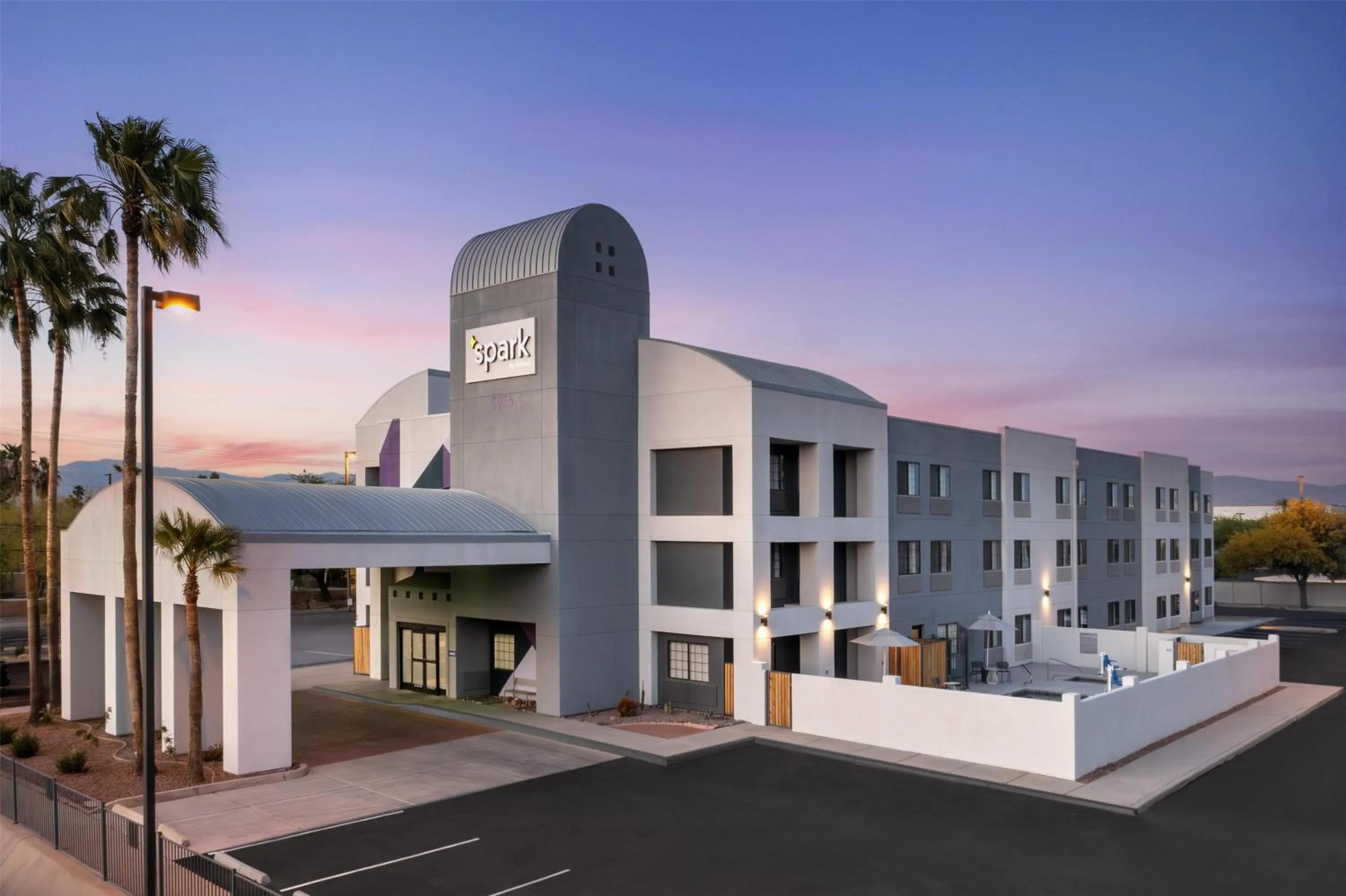 Property building in Spark By Hilton Tucson Airport