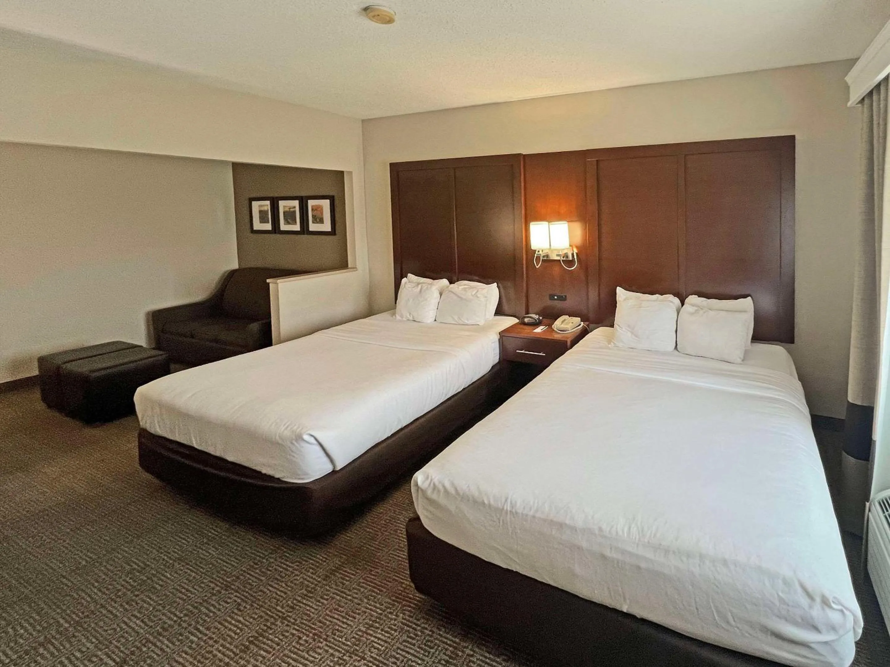 Bedroom, Bed in Comfort Suites Peoria Sports Complex