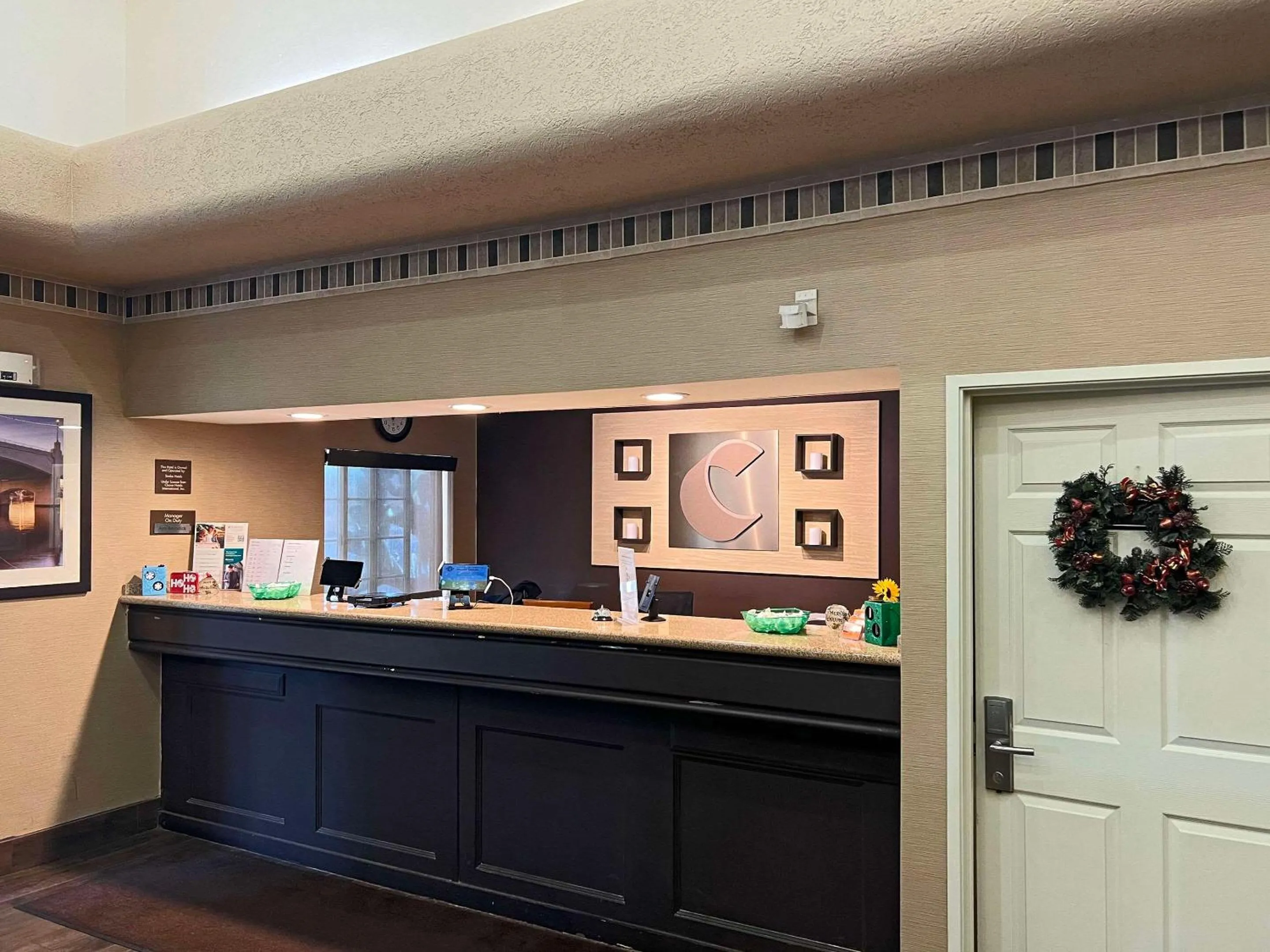 Lobby or reception in Comfort Suites Peoria Sports Complex