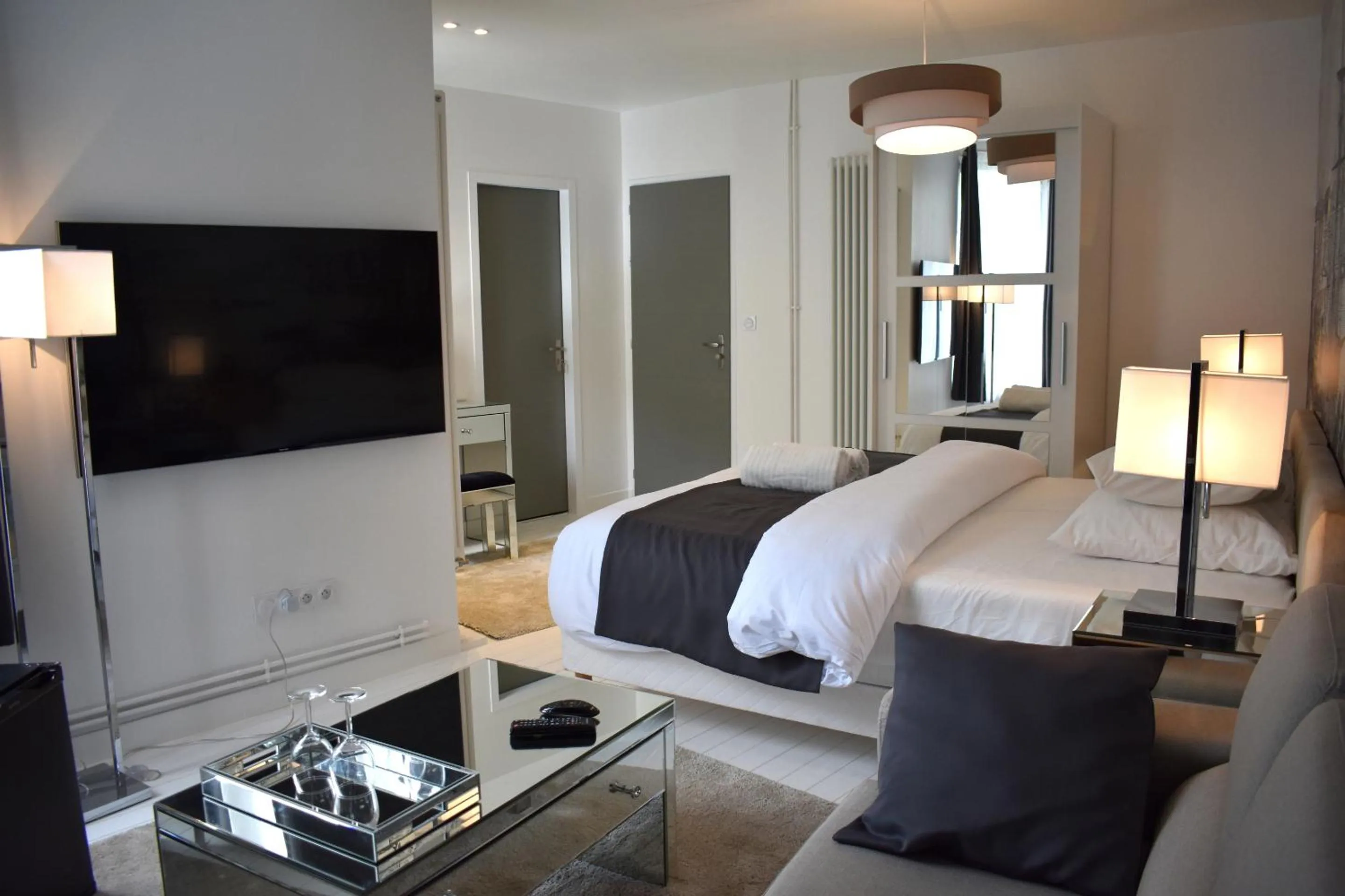 Bedroom, Bed in Villa Castel Chambres d'hôtes B&B